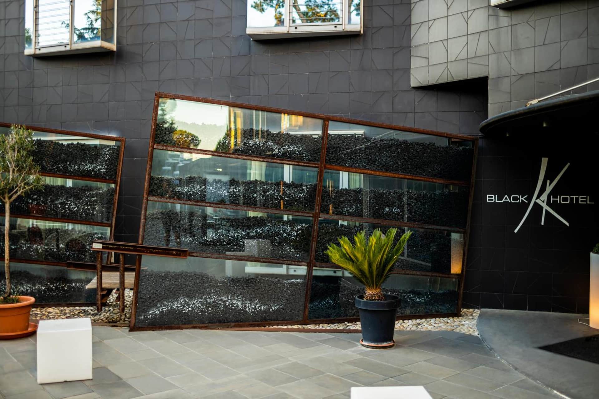 Black Hotel