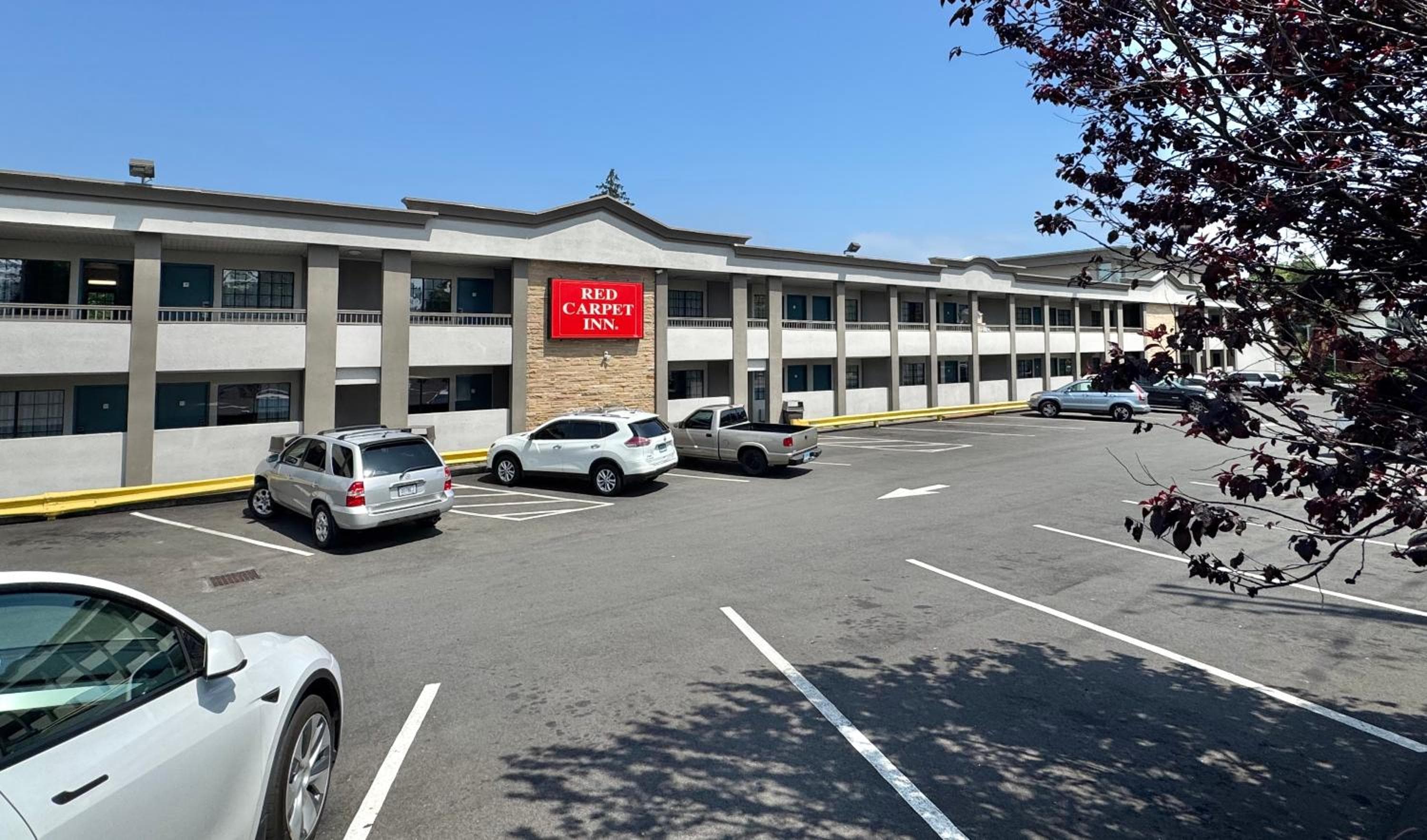 Red Carpet Inn - Stamford