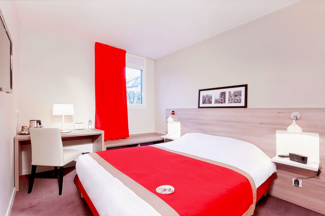 Kyriad Versailles St Cyr