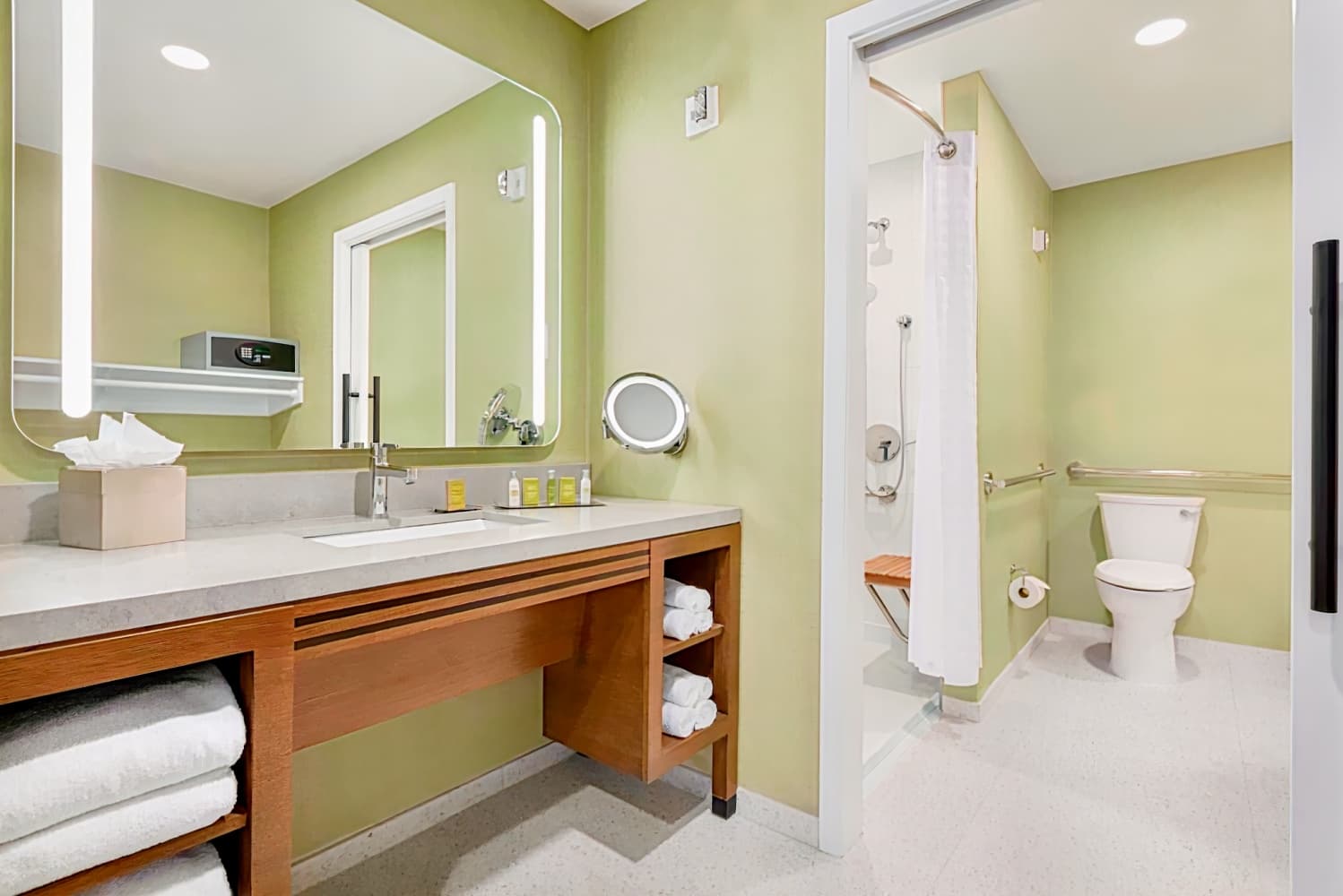 DoubleTree by Hilton Hotel Campbell - Pruneyard Plaza