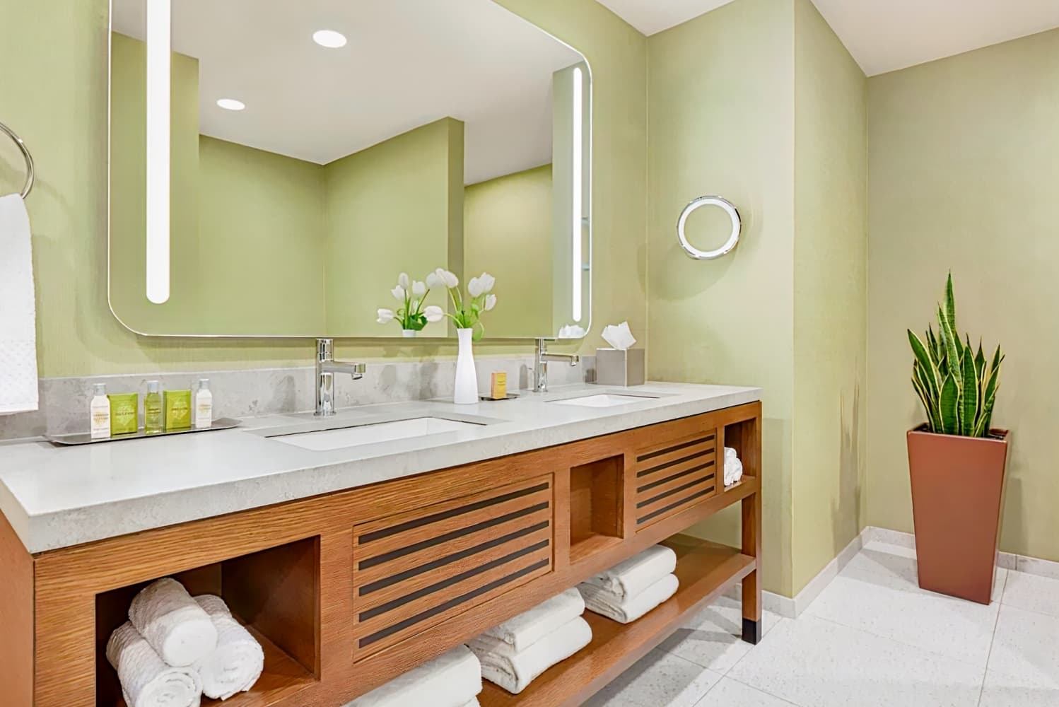 DoubleTree by Hilton Hotel Campbell - Pruneyard Plaza