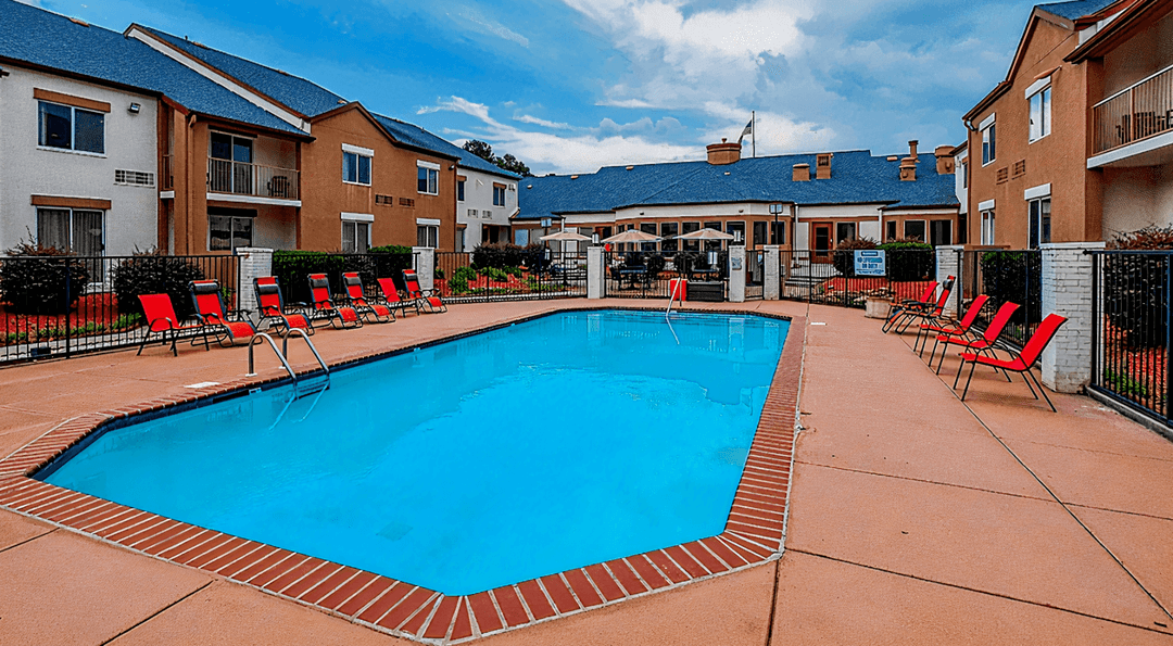 Red Roof Plus & Suites Knoxville West - Cedar Bluff