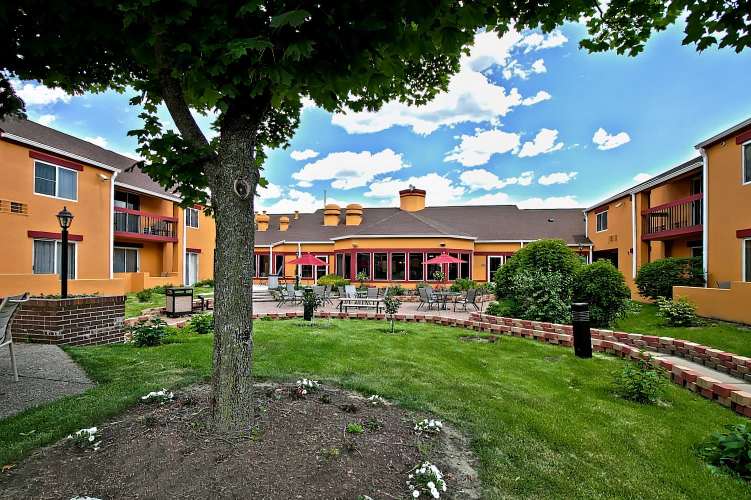 Chicago Club Inn & Suite