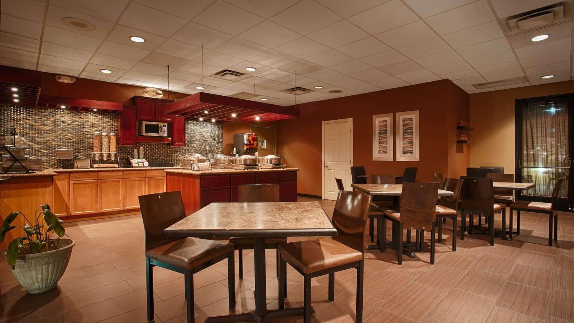 Hotel d’Lins Ontario Airport