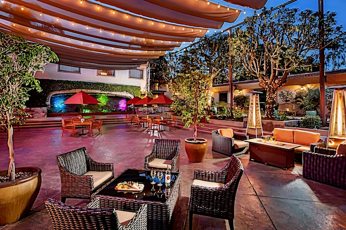 DoubleTree by Hilton Hotel Claremont