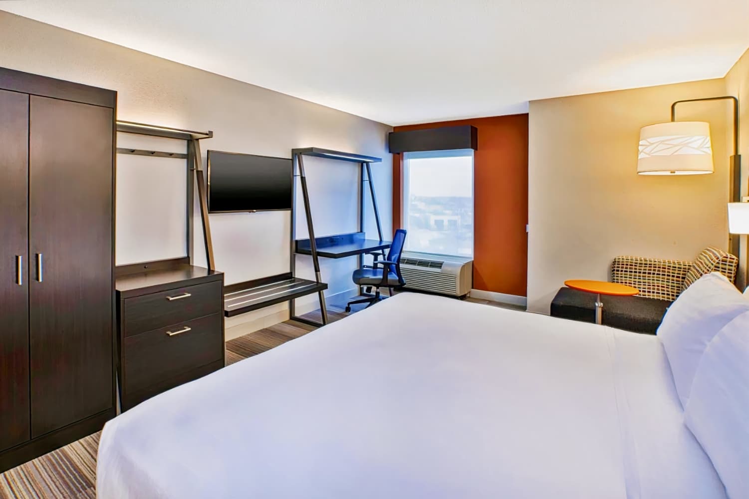 Holiday Inn Express & Suites Chicago-Midway Airport