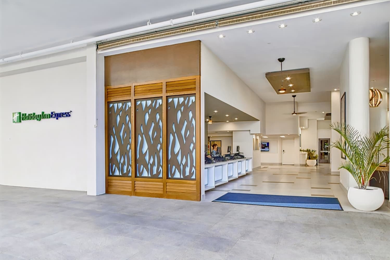 Holiday Inn Express Waikiki, an IHG Hotel