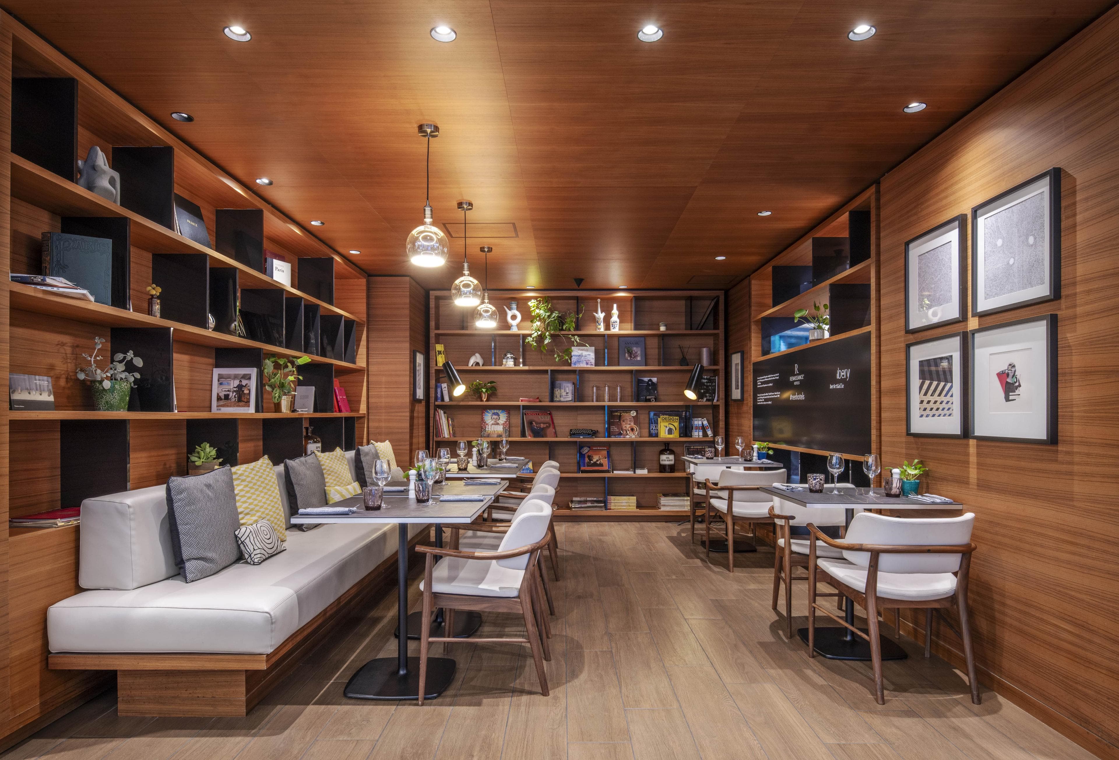 Renaissance Paris République