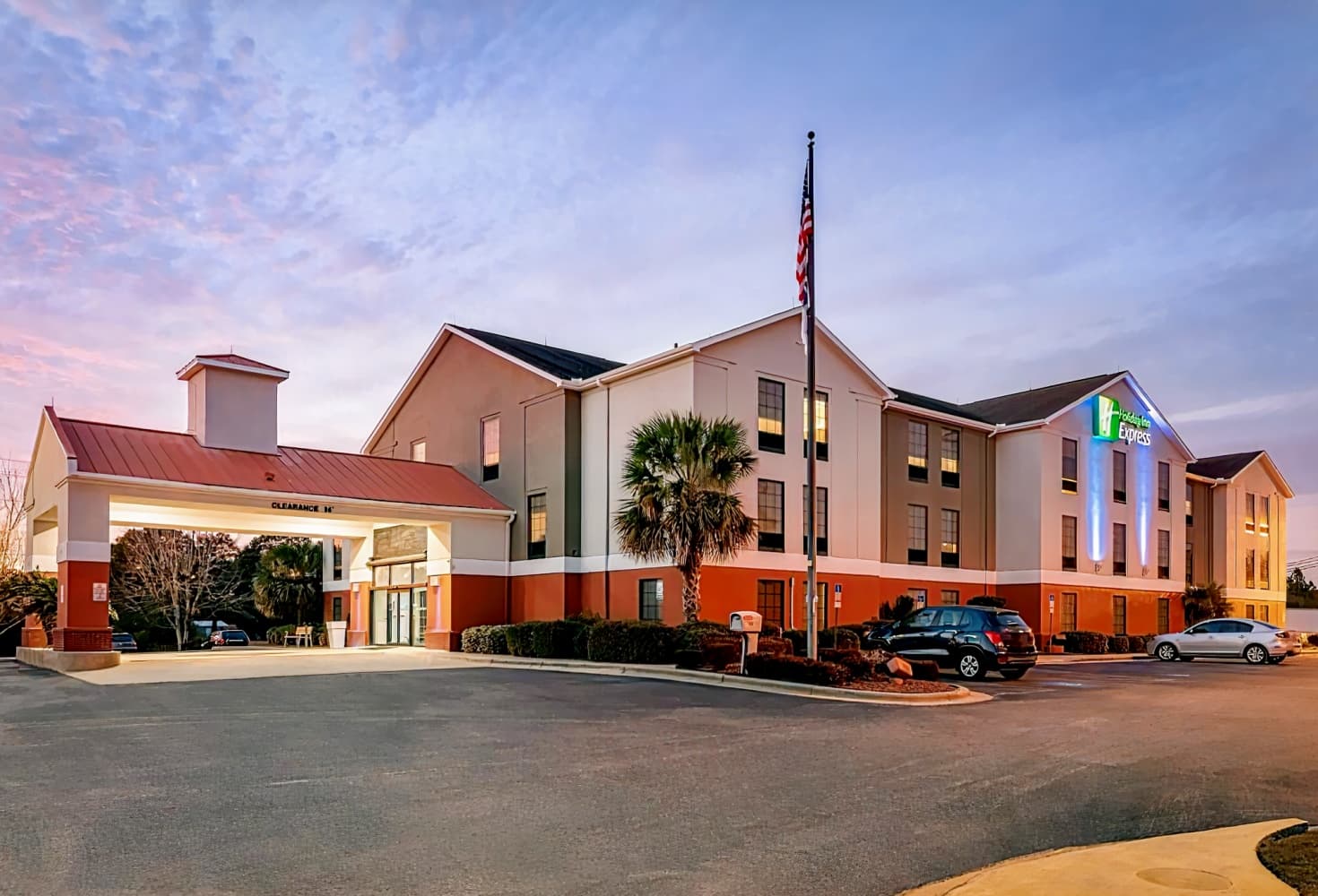 Holiday Inn Express Hotel & Suites Milton