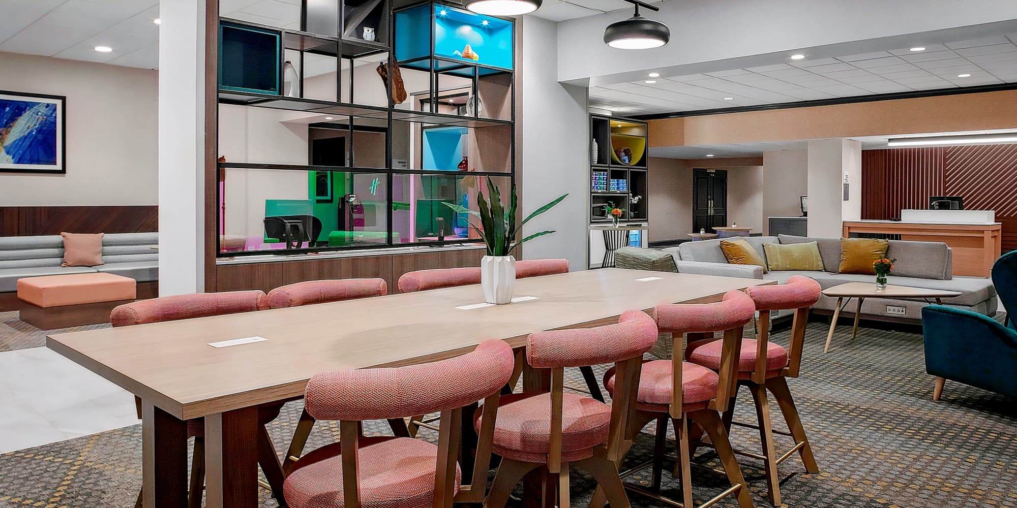 Holiday Inn & Suites Boston Peabody