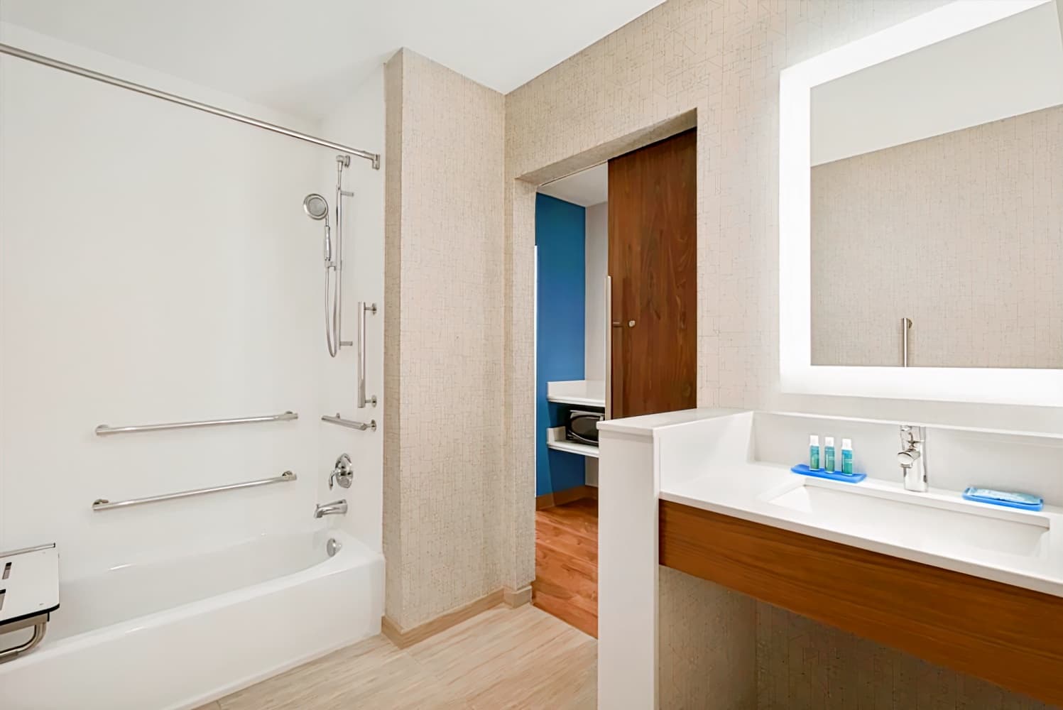 Holiday Inn Express & Suites Cincinnati South - Wilder