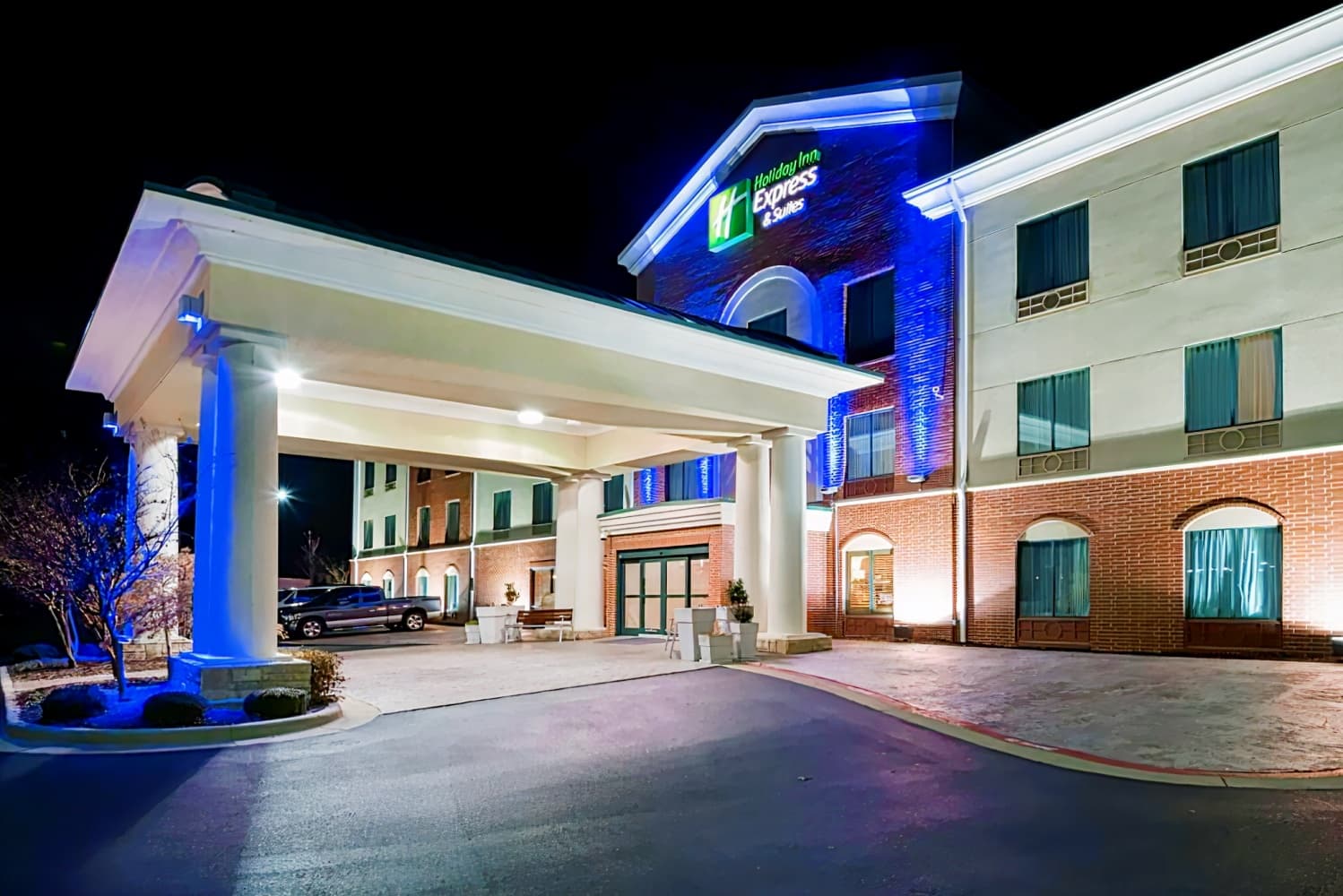 Holiday Inn Express & Suites Little Rock-West