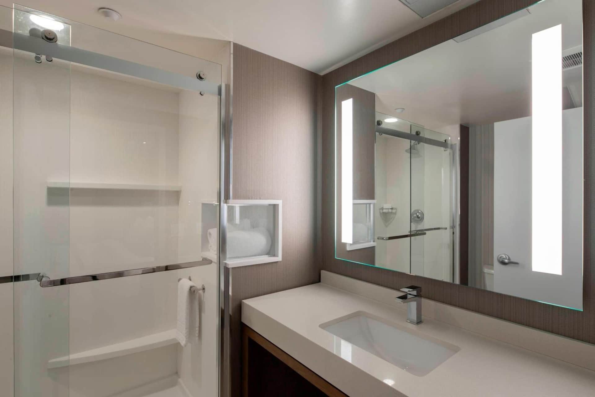 Courtyard by Marriott New York Queens/Fresh Meadows