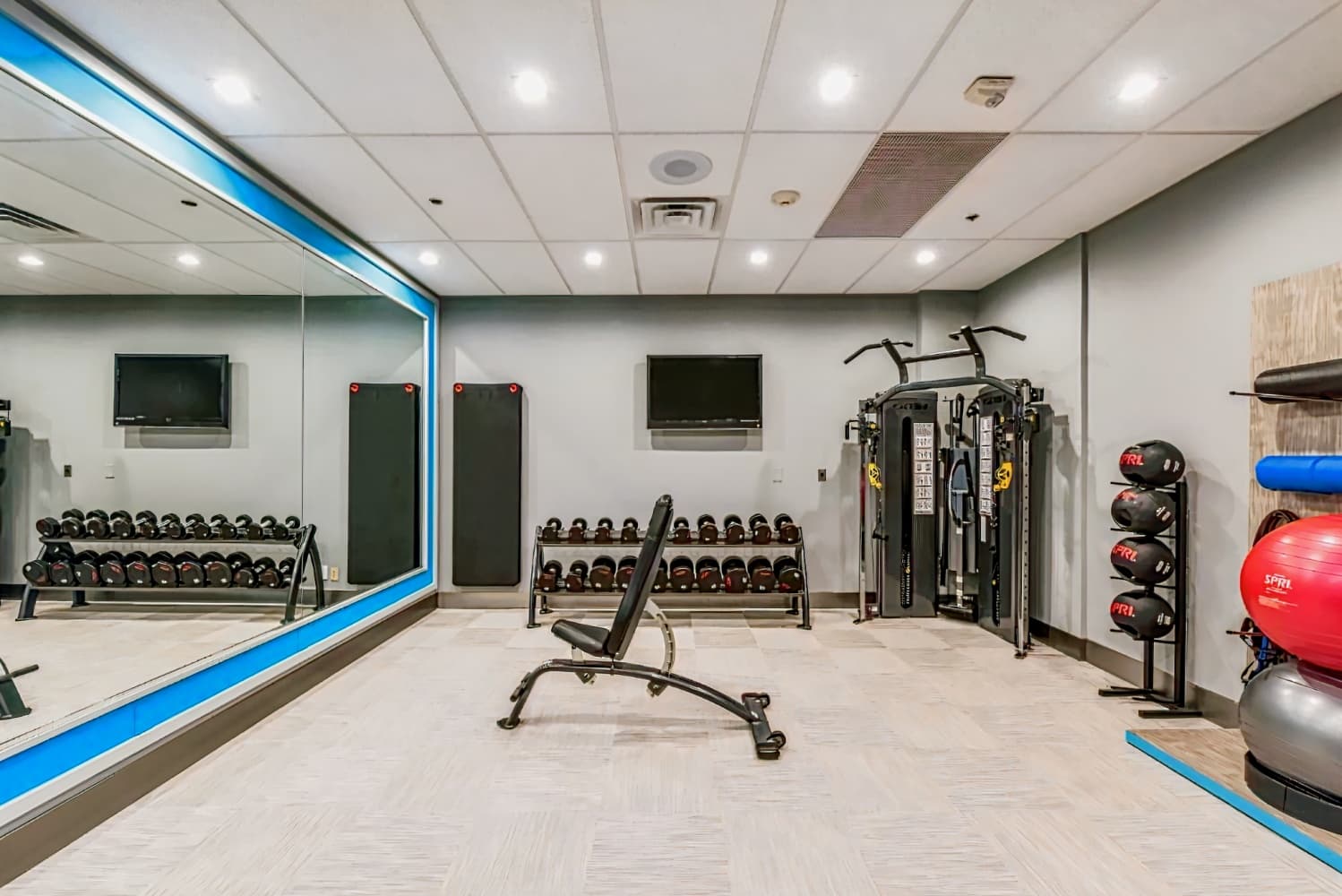 Crowne Plaza Suites Arlington - Ballpark - Stadium