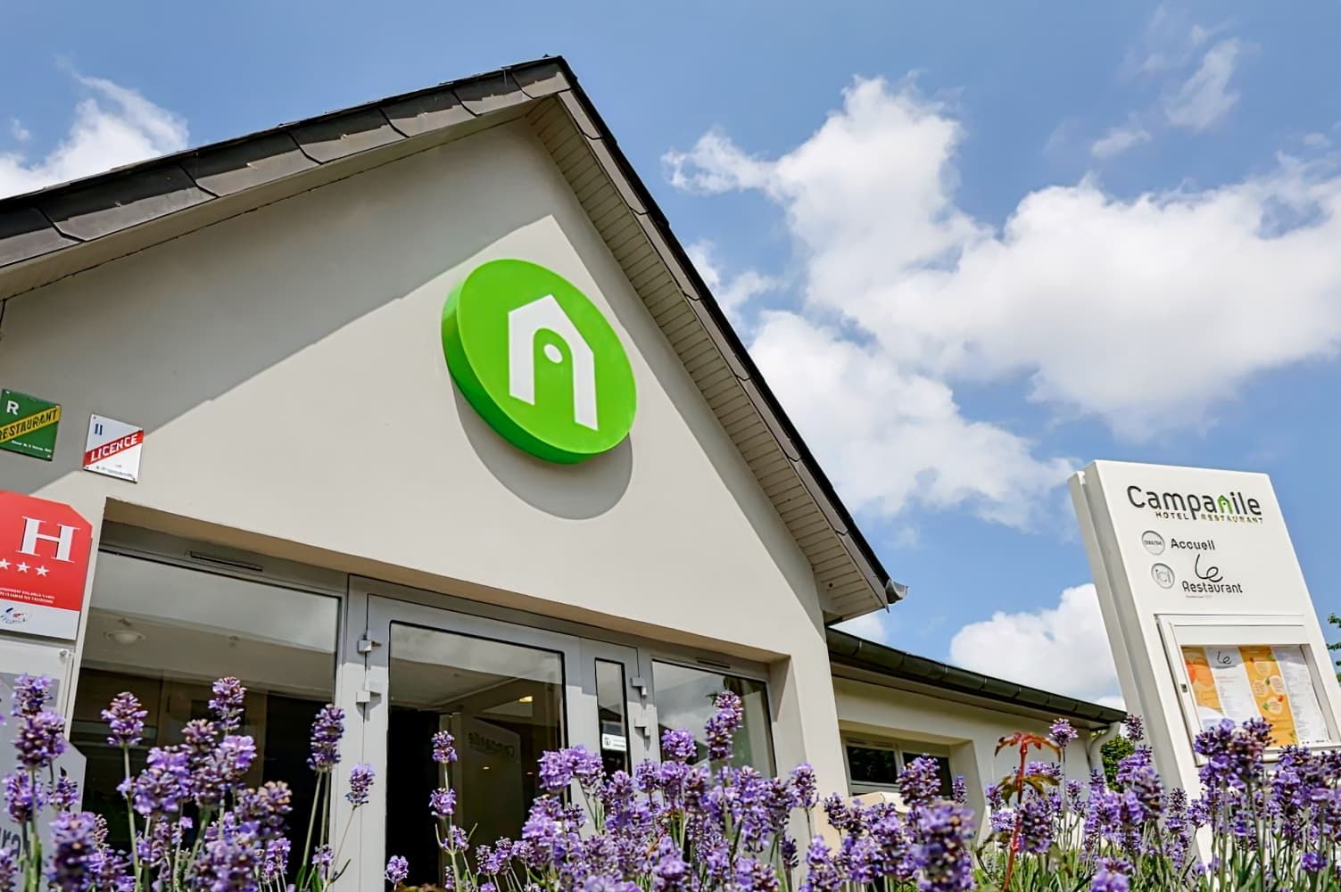 Campanile Versailles Buc