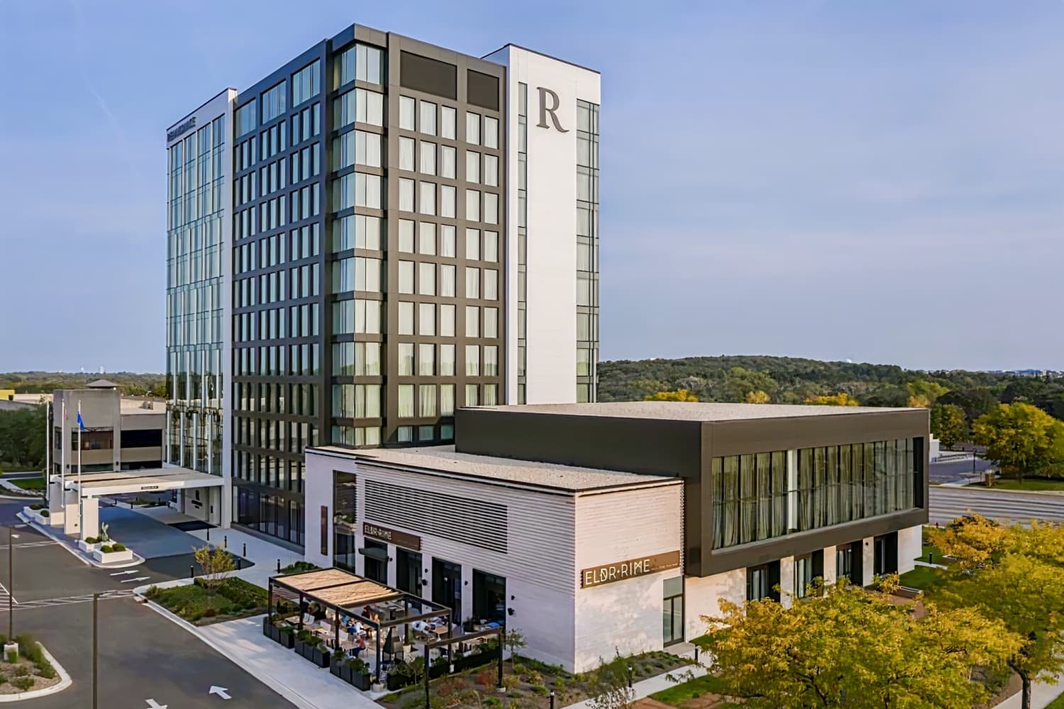 Renaissance Milwaukee West Hotel