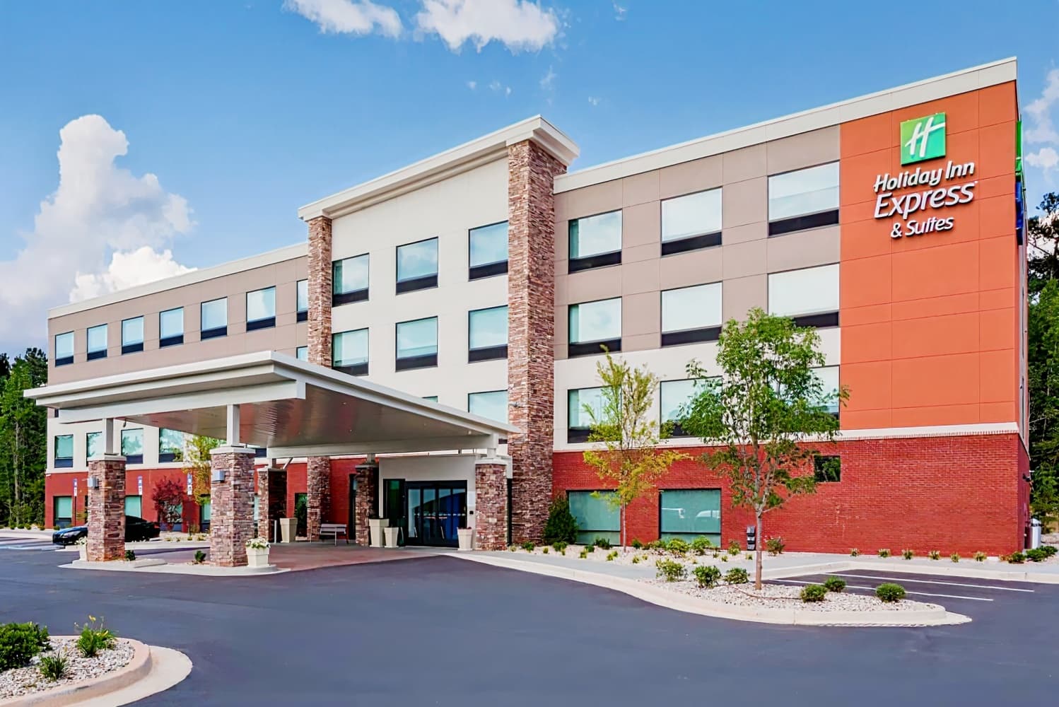 Holiday Inn Express & Suites - Fayetteville