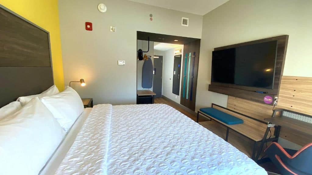 Tru by Hilton - Baltimore Harbor East