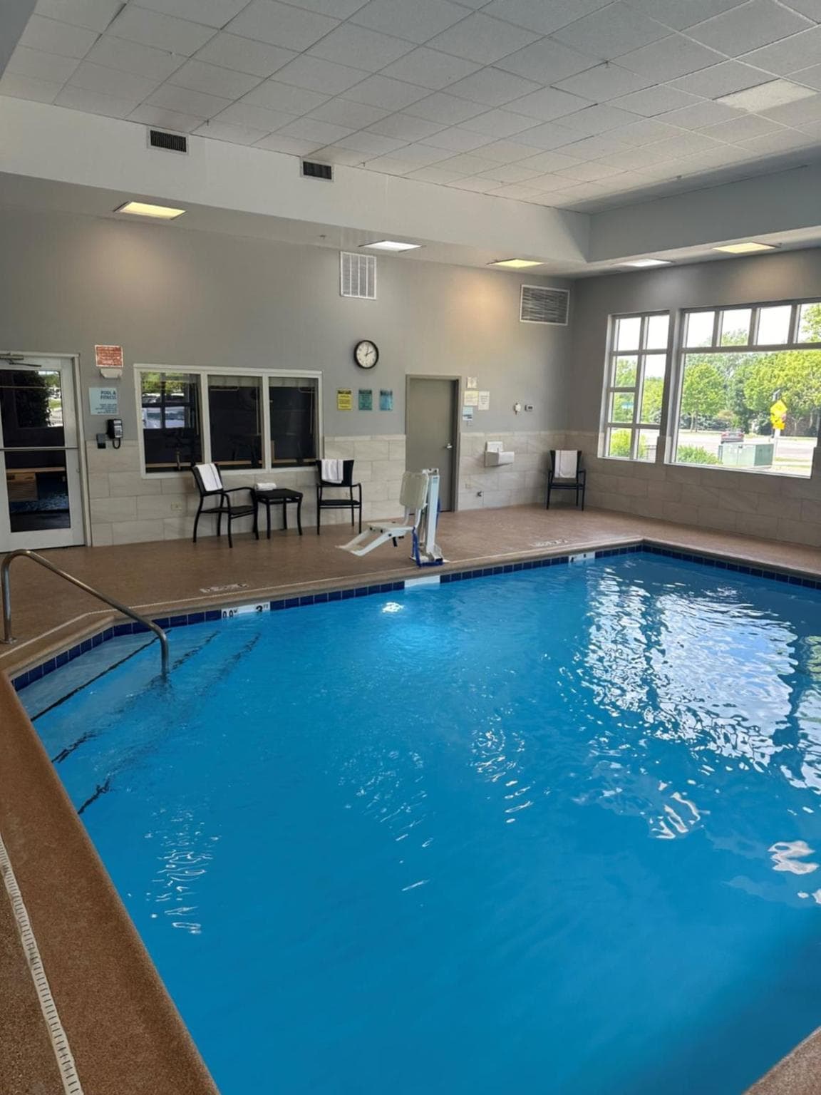 Holiday Inn Express Hotel & Suites Chicago-Algonquin, an IHG Hotel