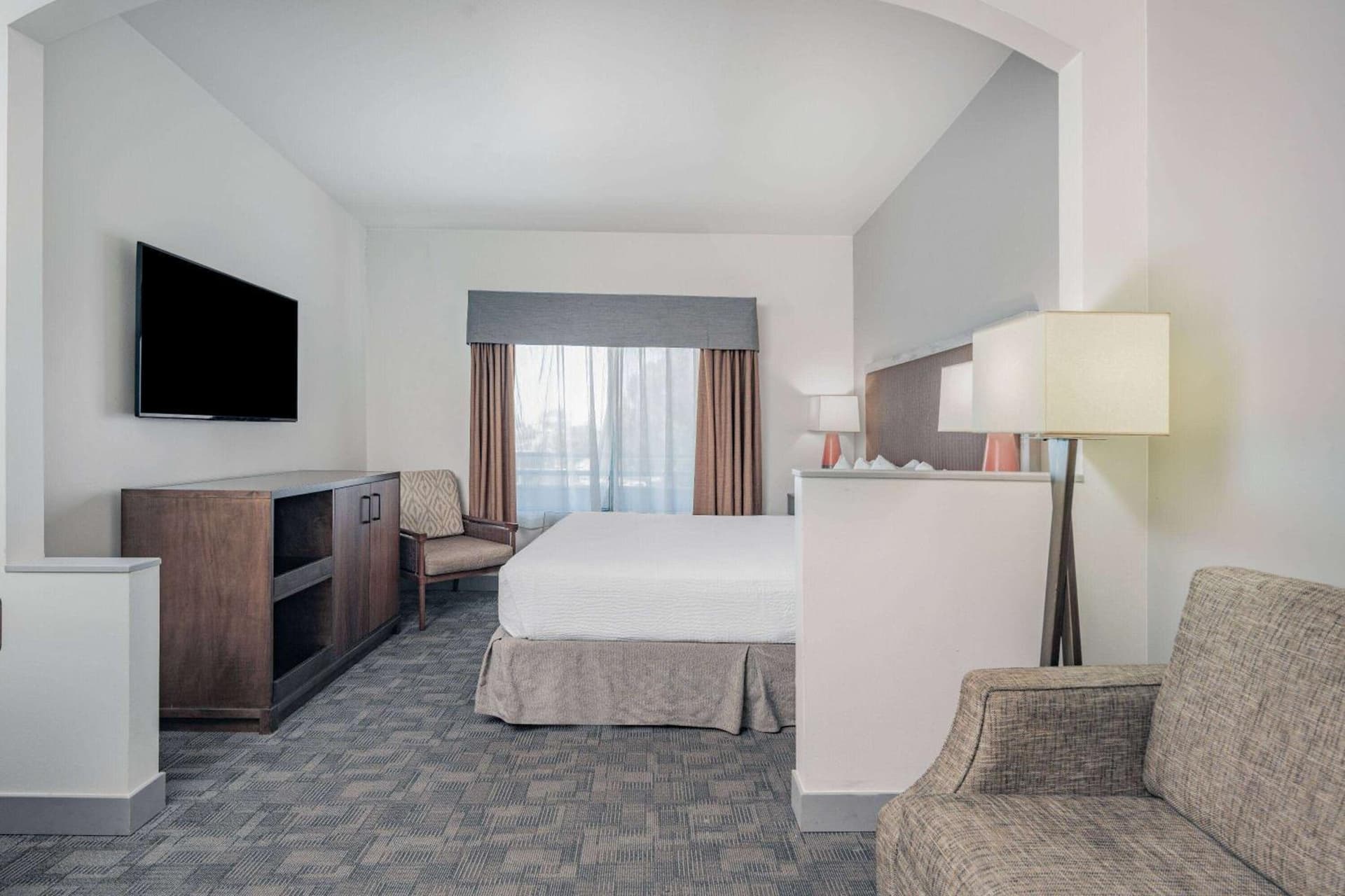 Ramada by Wyndham Bakersfield North
