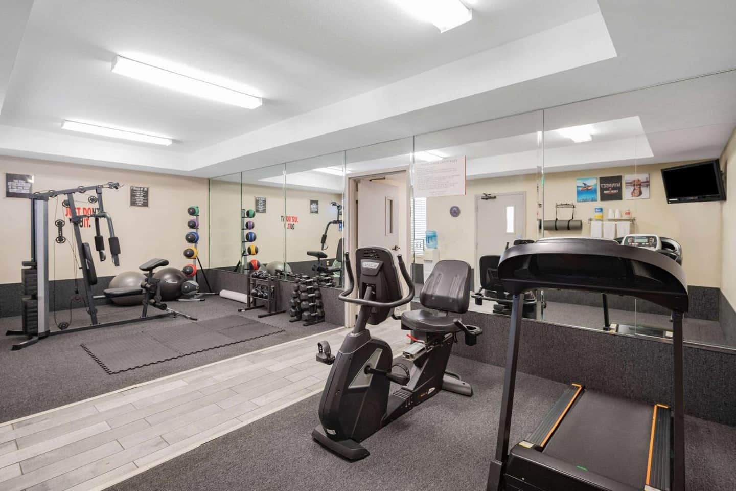Ramada by Wyndham Bakersfield North