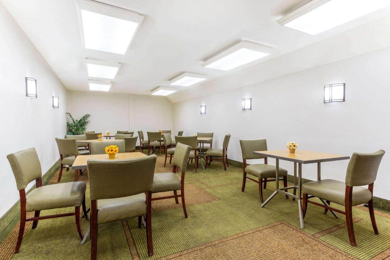 La Quinta Inn & Suites by Wyndham Redding