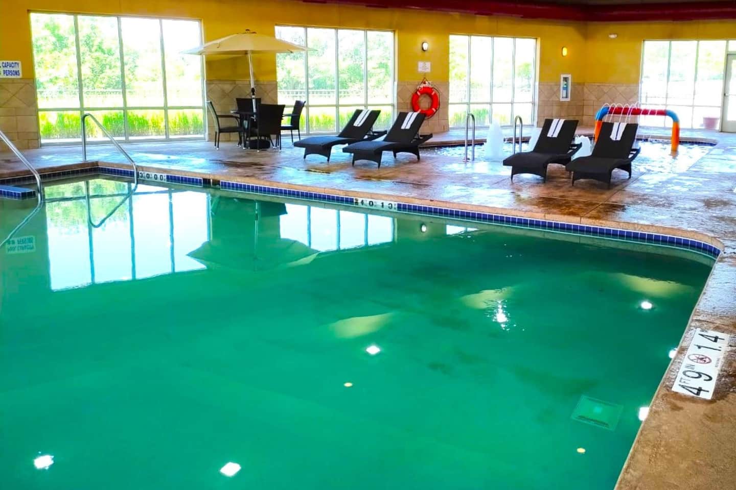 Holiday Inn Express & Suites Milwaukee NW – Park Place, an IHG Hotel