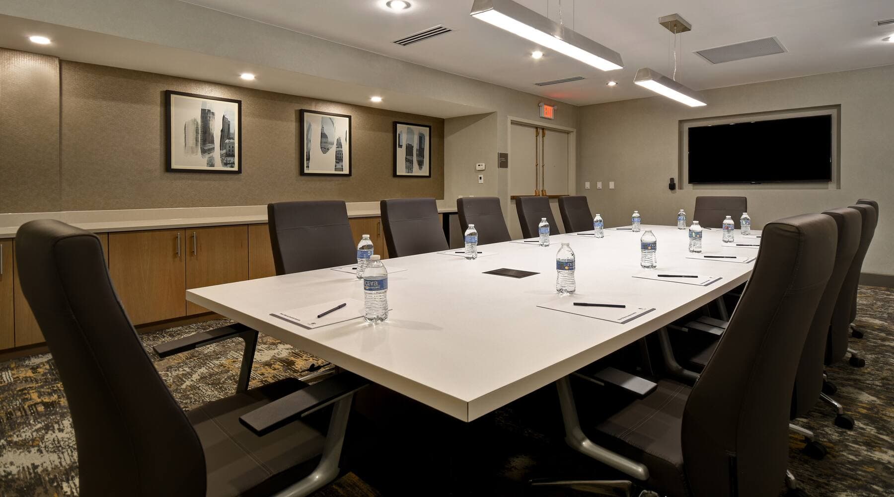 DoubleTree by Hilton St. Louis Airport