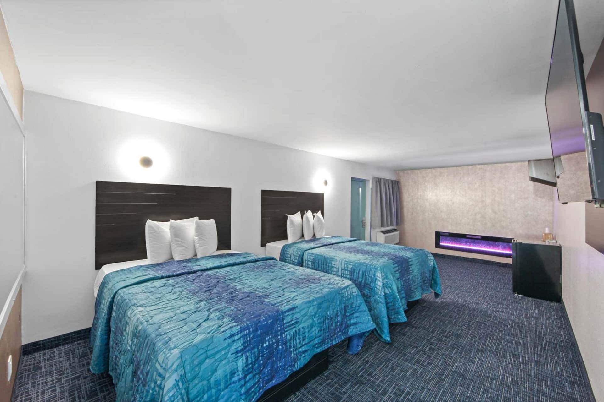 Hotel OPUS Bronx Near Bay Plaza Mall