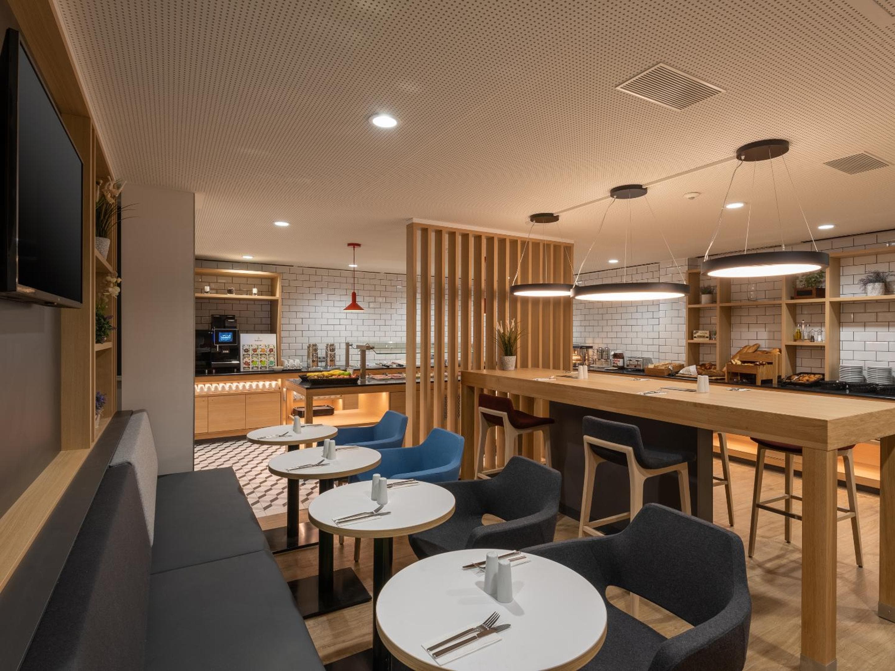 Holiday Inn Express - Hamburg South A7-AS42, an IHG Hotel