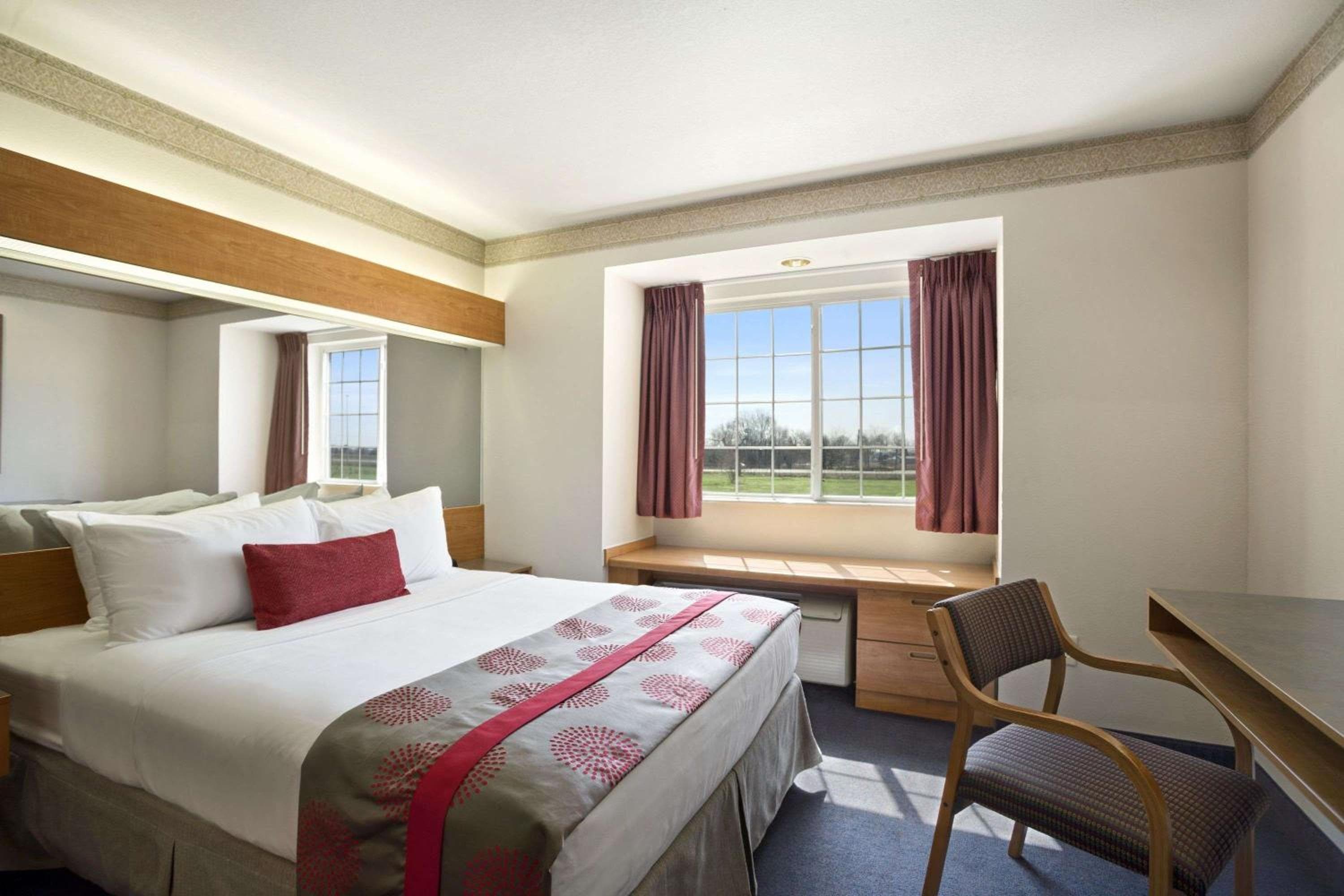 Ramada Limited by Wyndham, Bloomington I-55 & I-74 IL