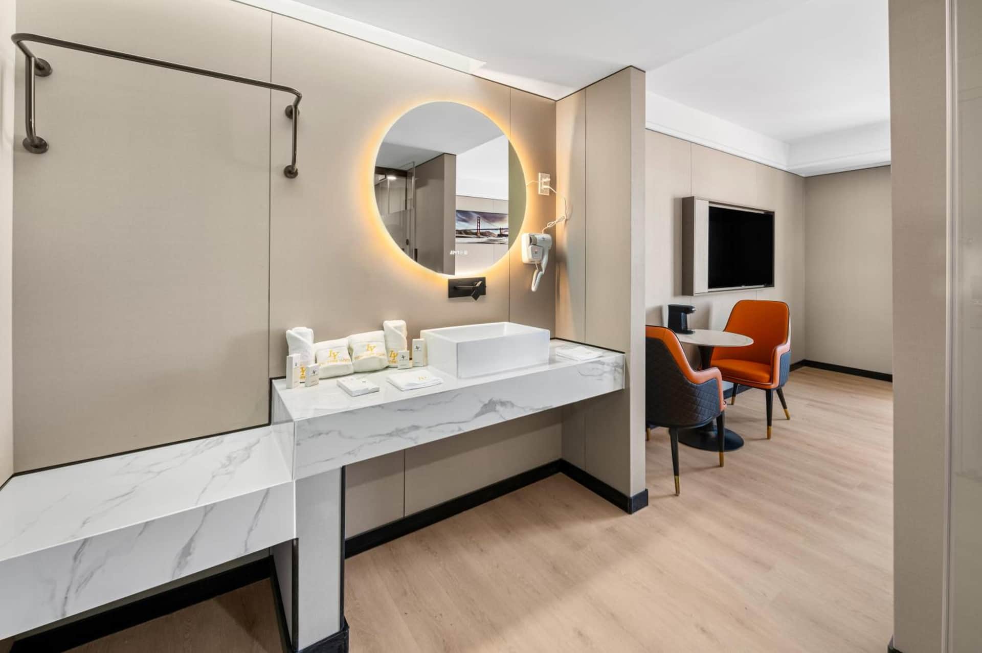 LY New York Hotel