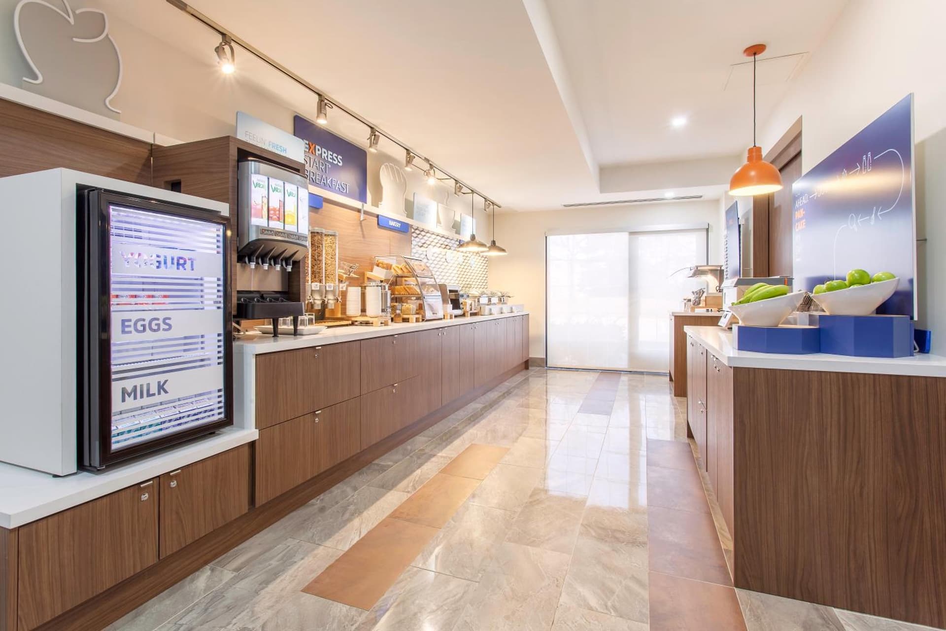 Holiday Inn Express & Suites Mississauga-Toronto Southwest, an IHG Hotel