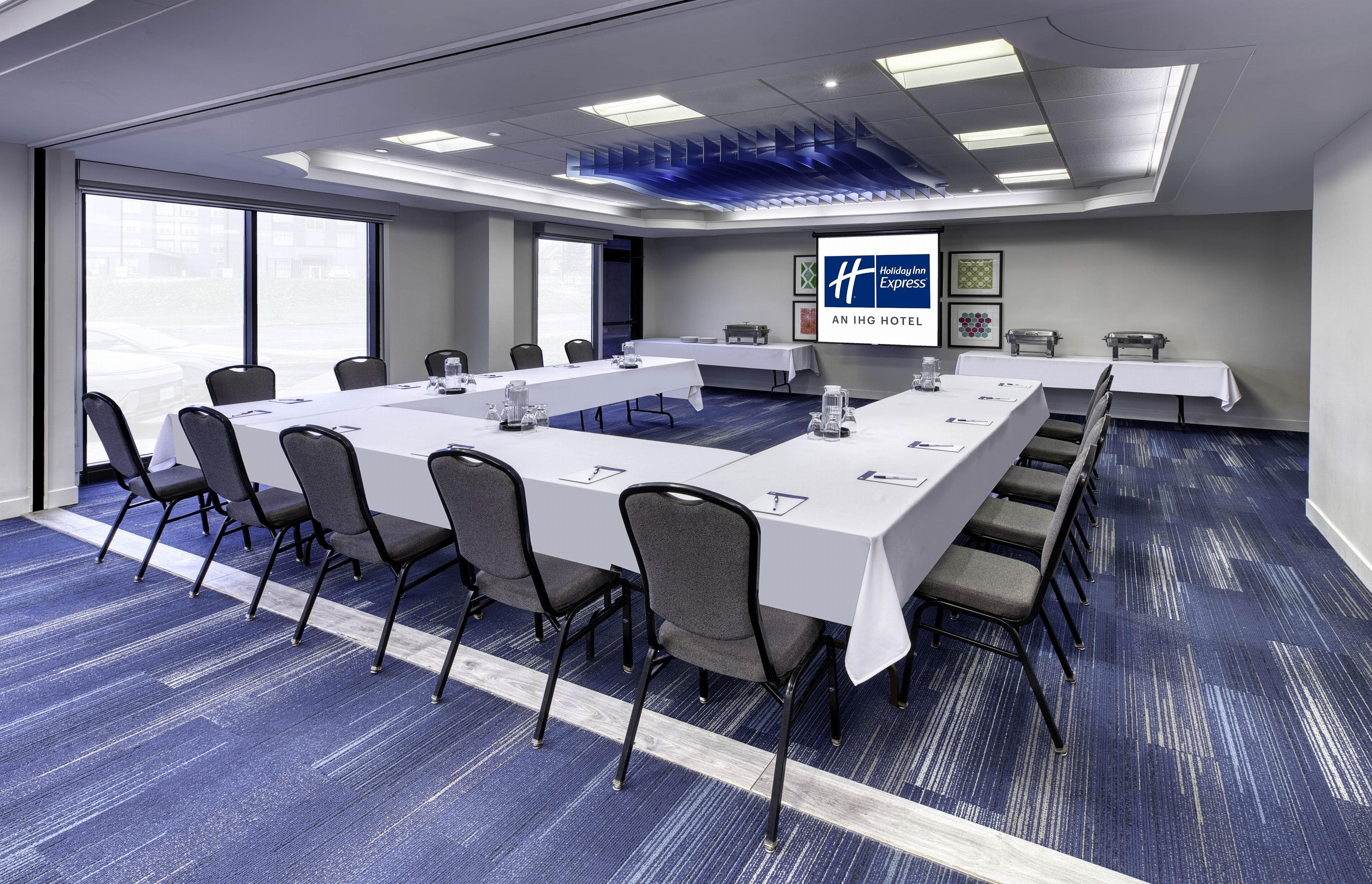 Holiday Inn Express & Suites Mississauga-Toronto Southwest, an IHG Hotel