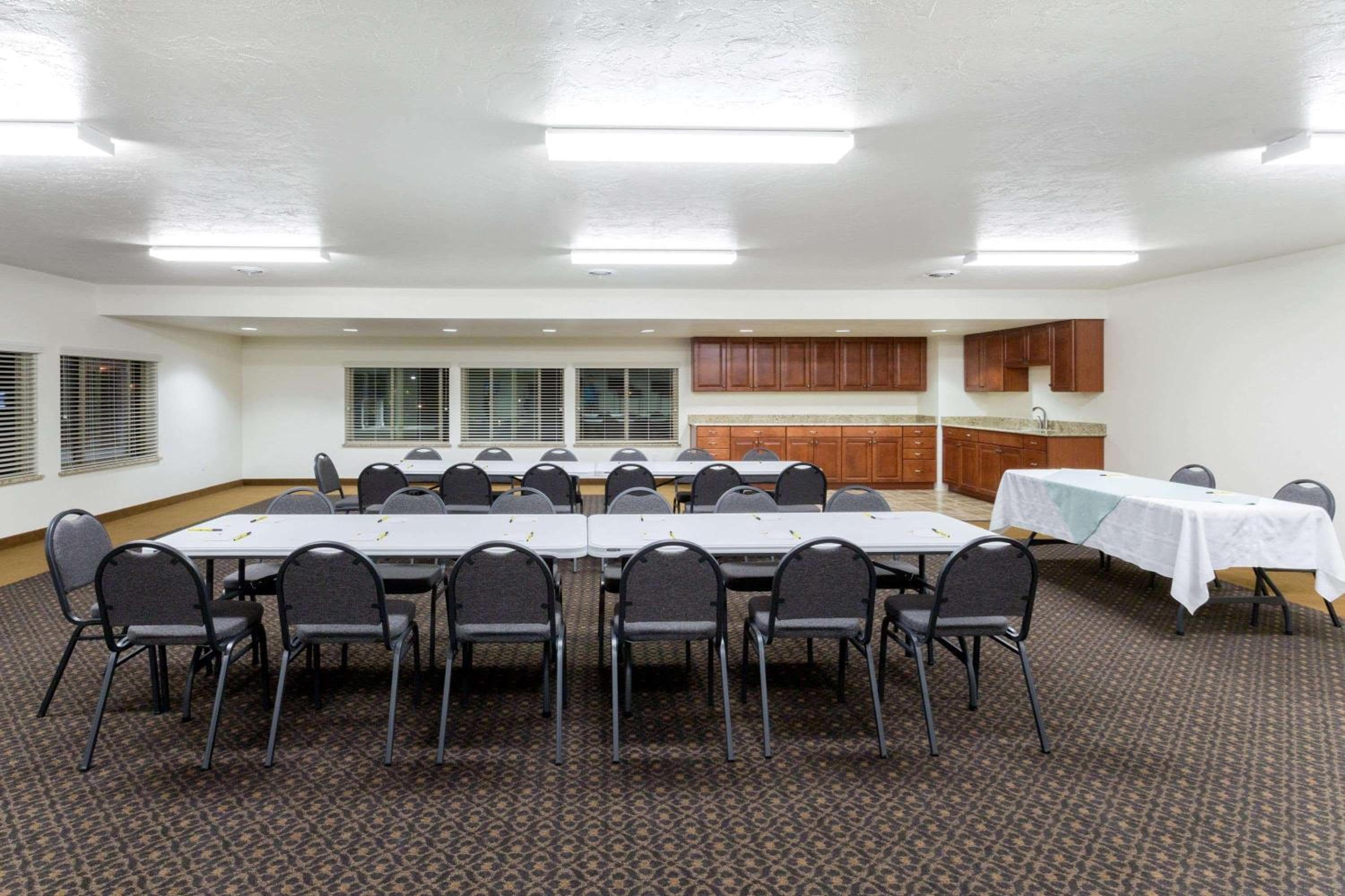 Super 8 by Wyndham Montpelier