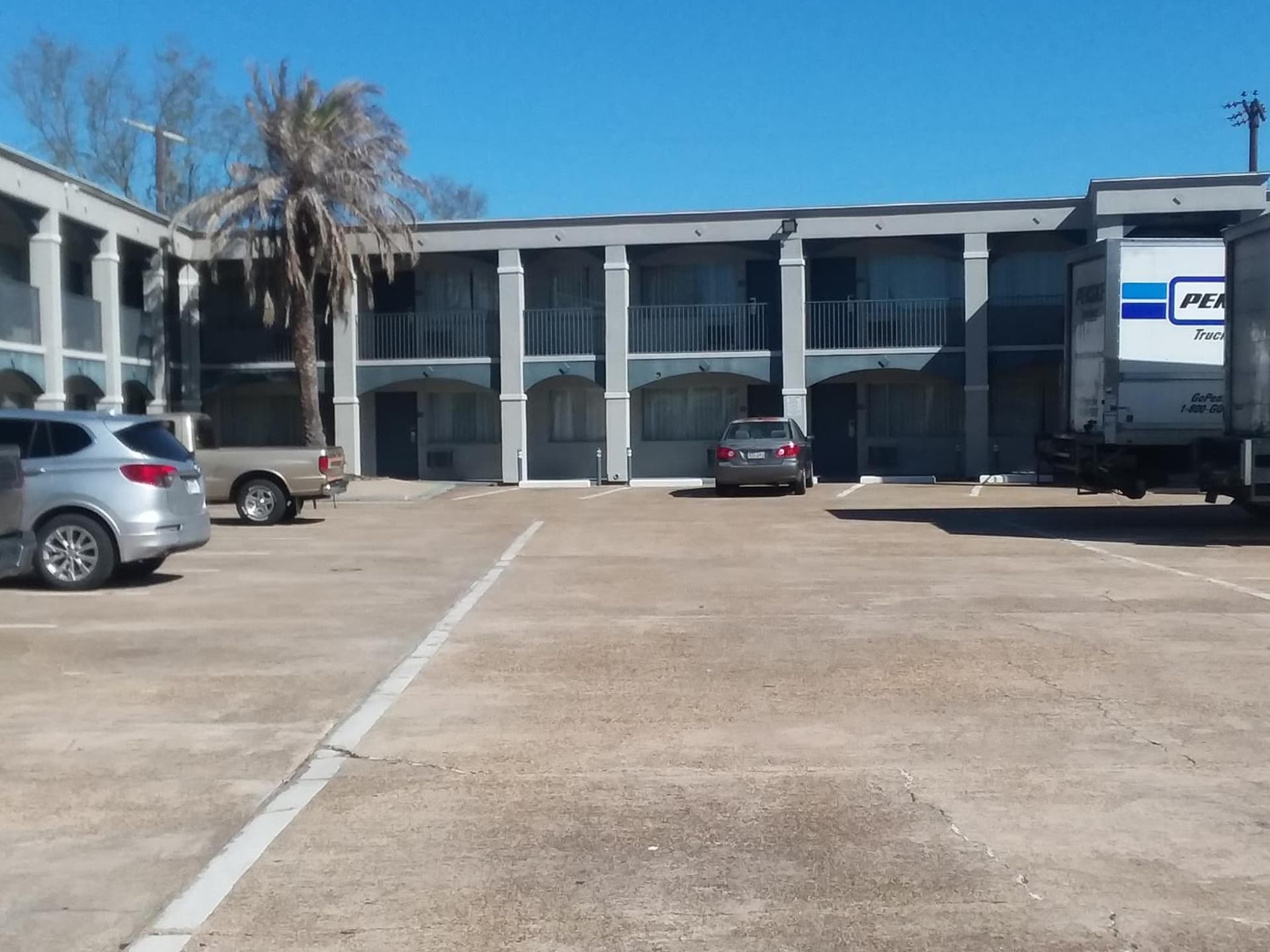 Howard Johnson by Wyndham Historic Lake Charles
