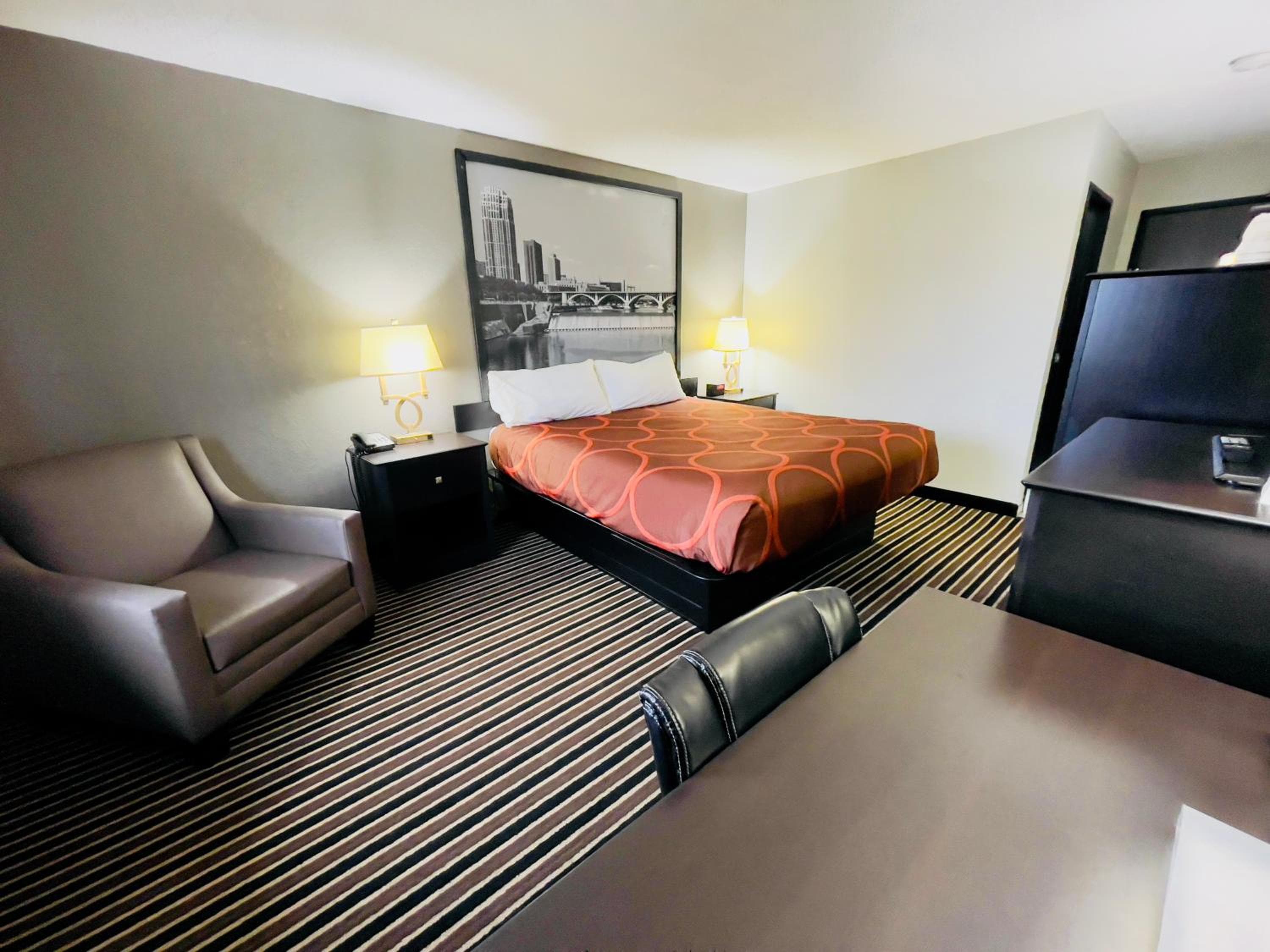 Super 8 by Wyndham Shakopee