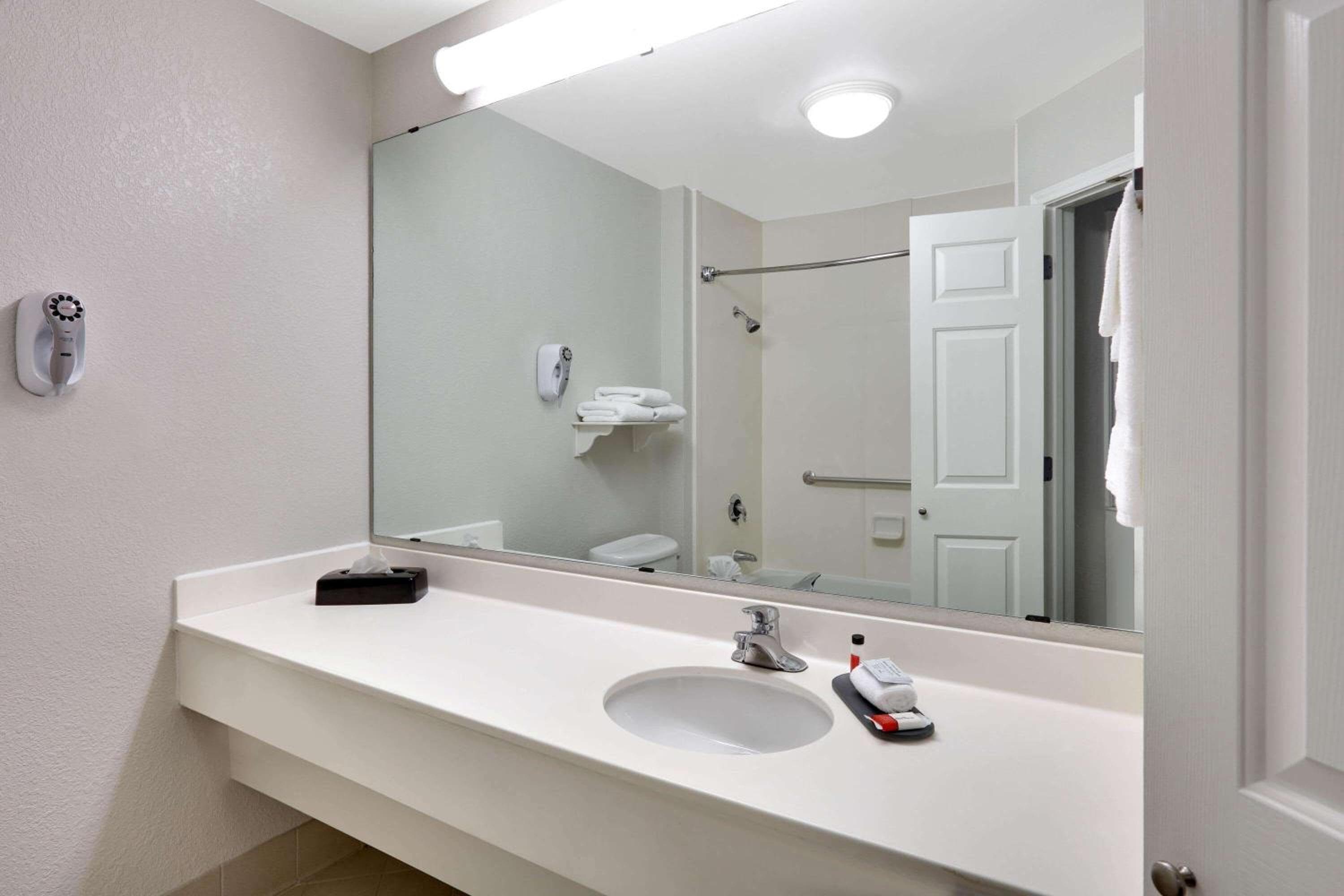 LaQuinta By Wyndham Dallas Arlington South