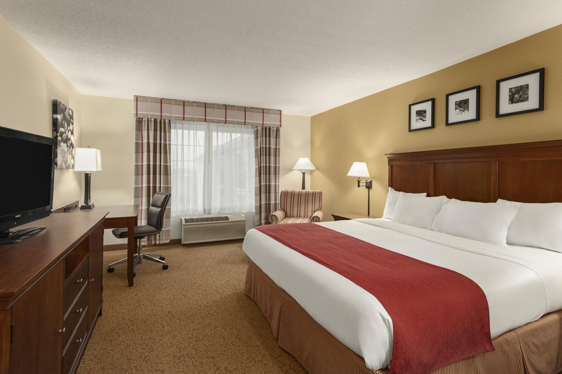 Country Inn & Suites by Radisson, Ames, IA