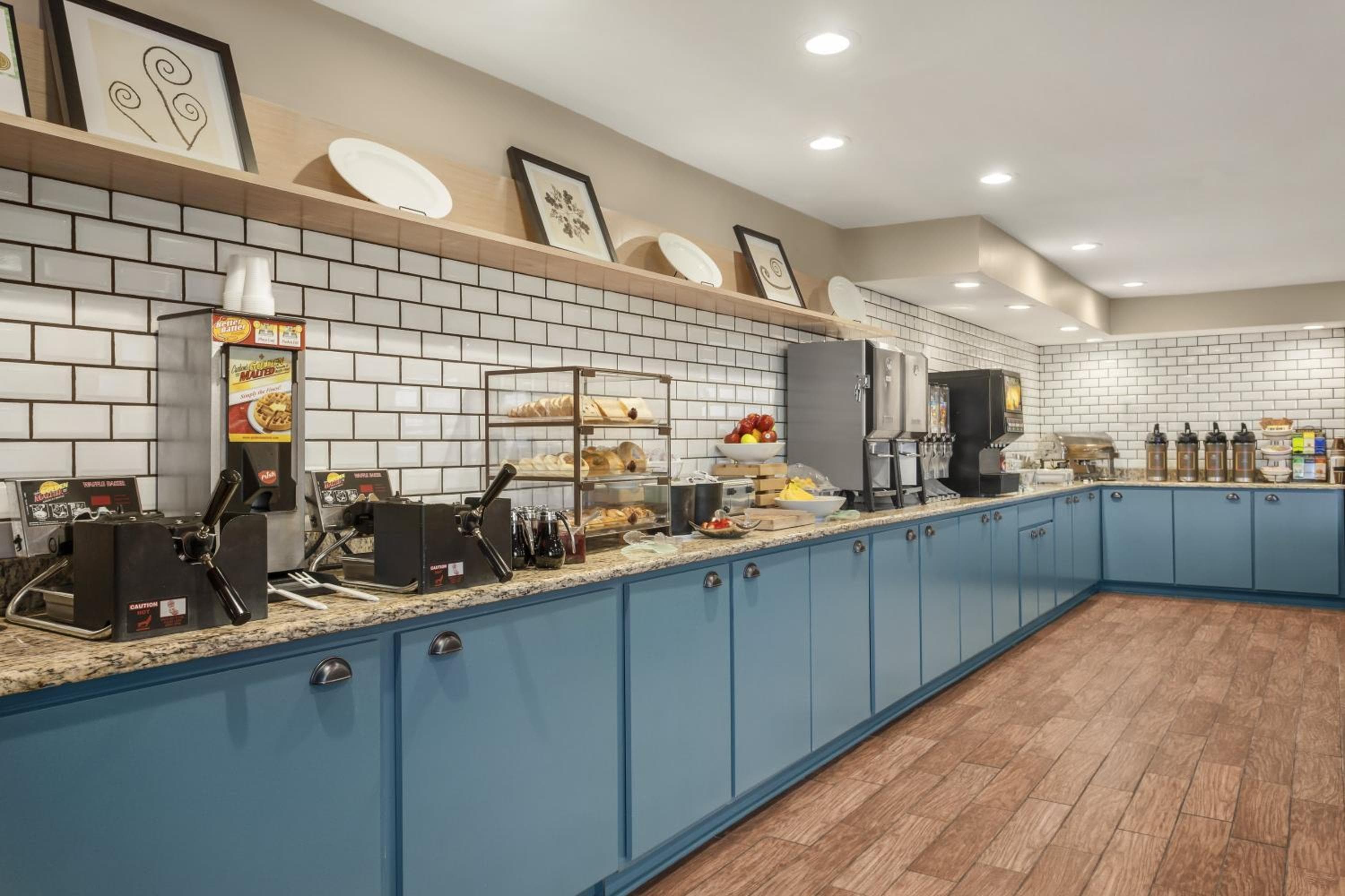 Country Inn & Suites by Radisson, Ames, IA