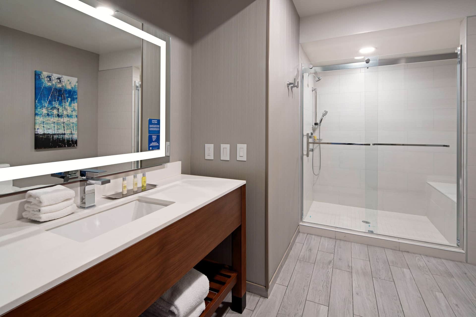 DoubleTree by Hilton Bakersfield