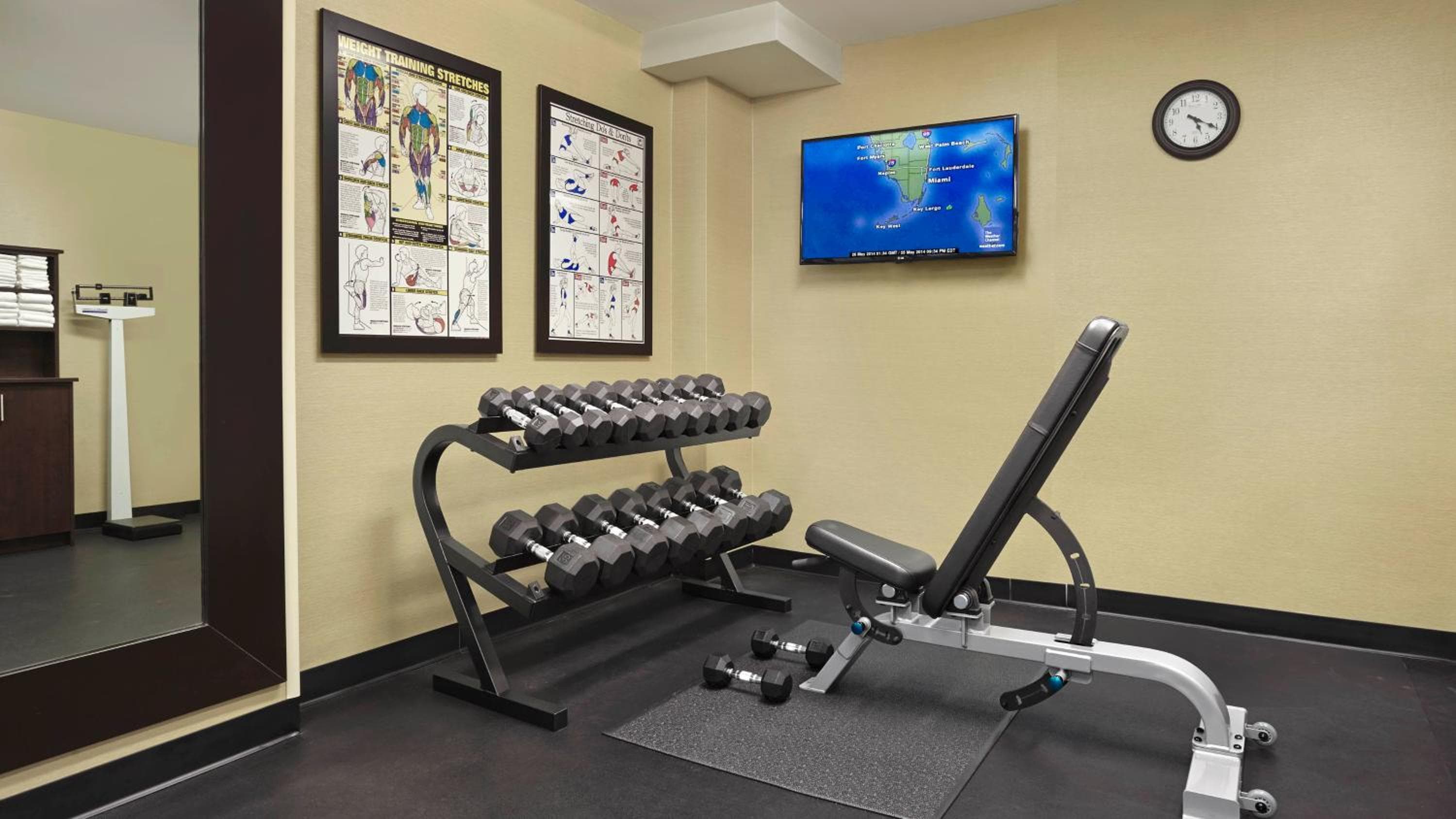 Holiday Inn Express & Suites - Naples Downtown - 5th Avenue