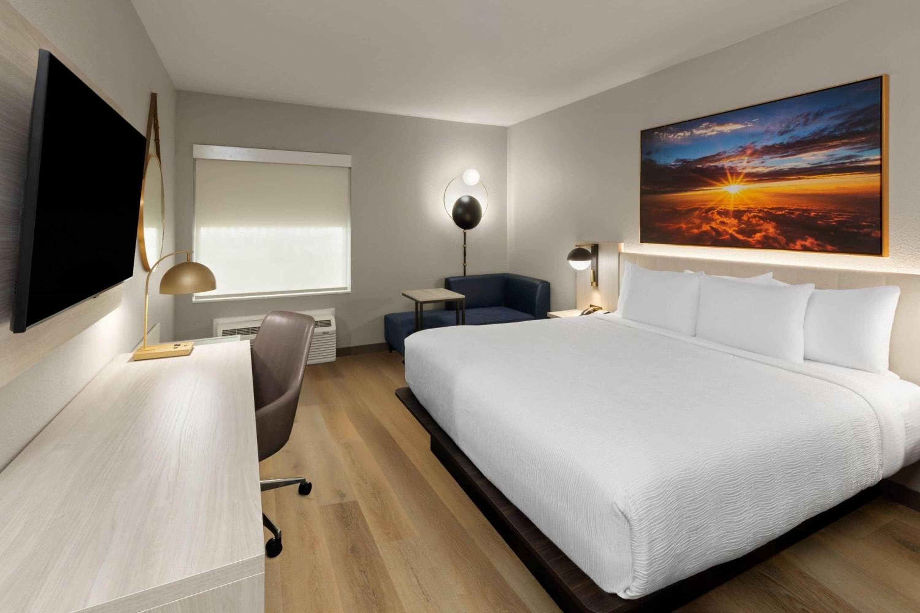 La Quinta Inn & Suites by Wyndham DeSoto