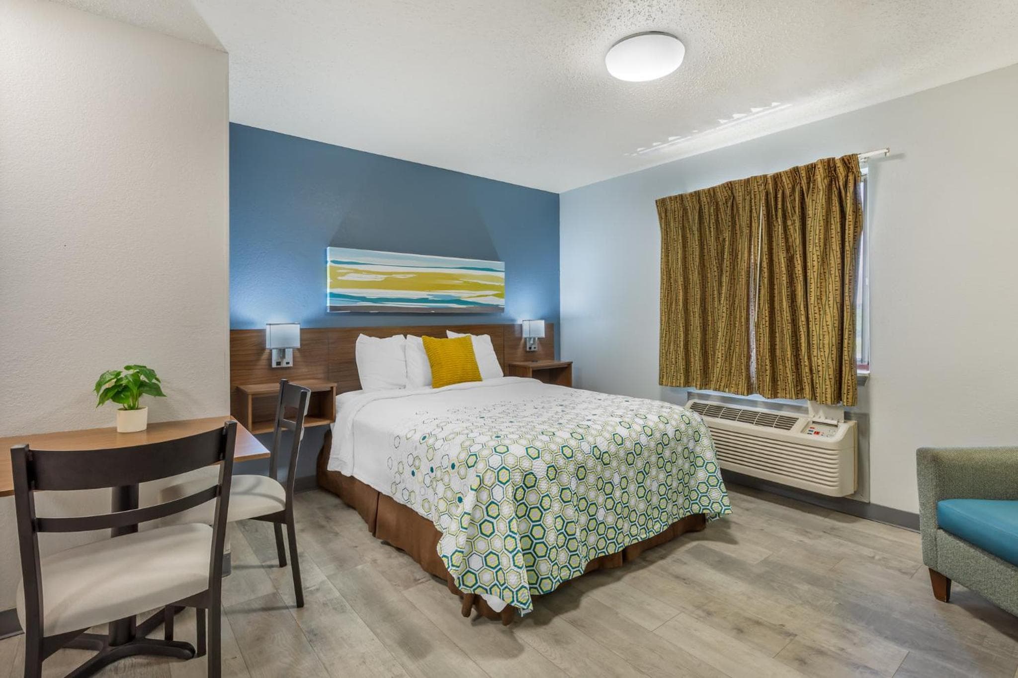 HomeTowne Studios & Suites by Red Roof Greensboro