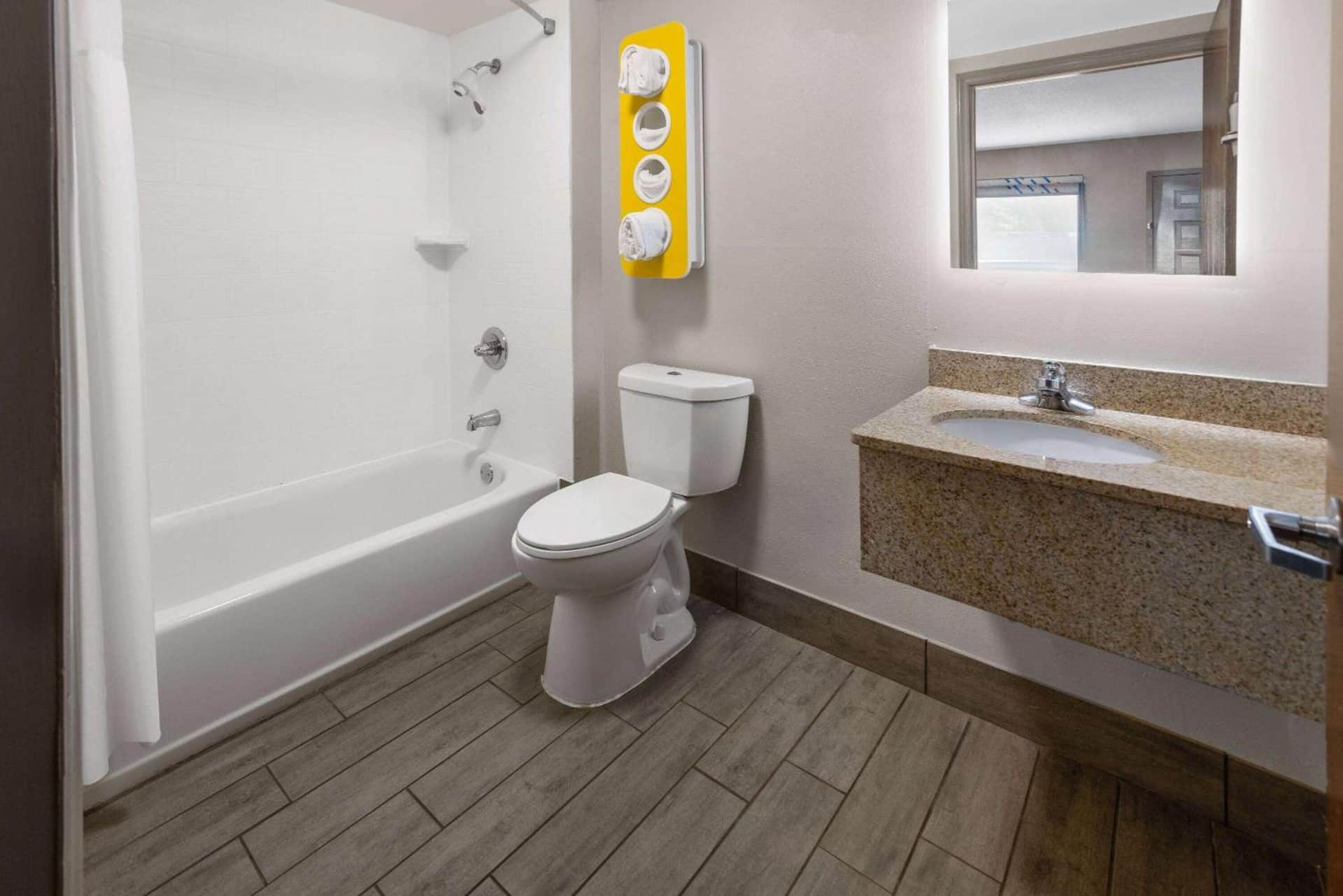 Days Inn by Wyndham Acworth