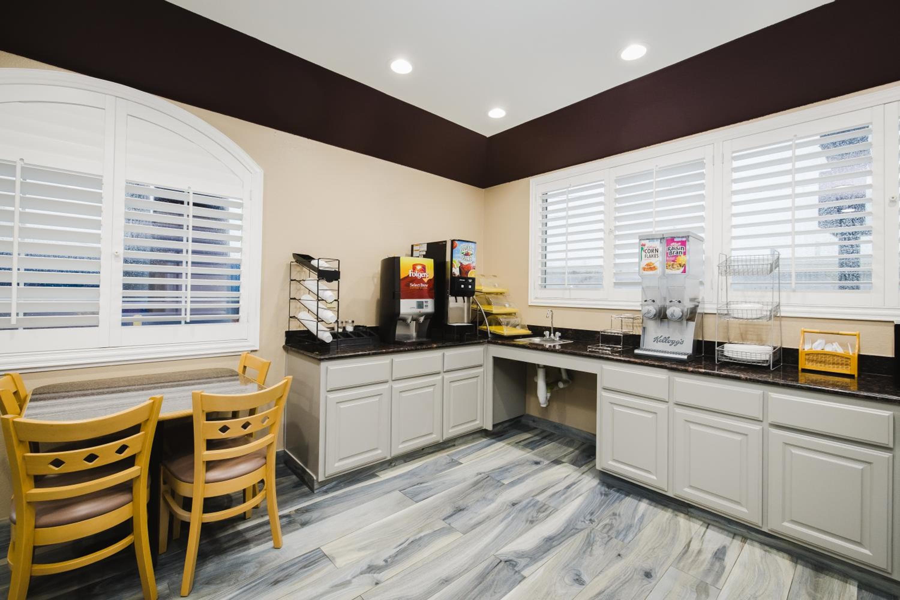 Sapphire Inn & Suites