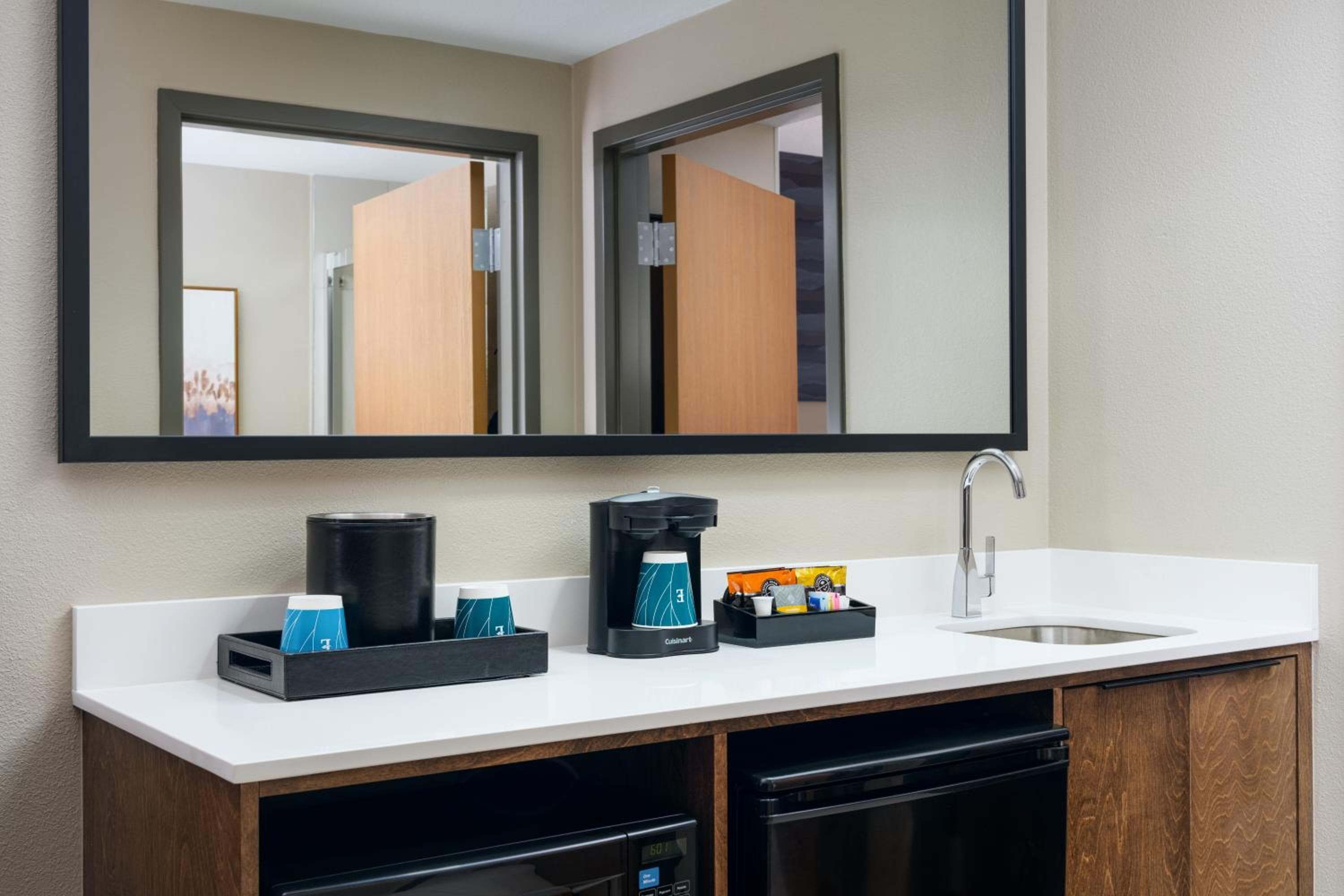 Embassy Suites by Hilton Charleston Airport Hotel & Convention Center