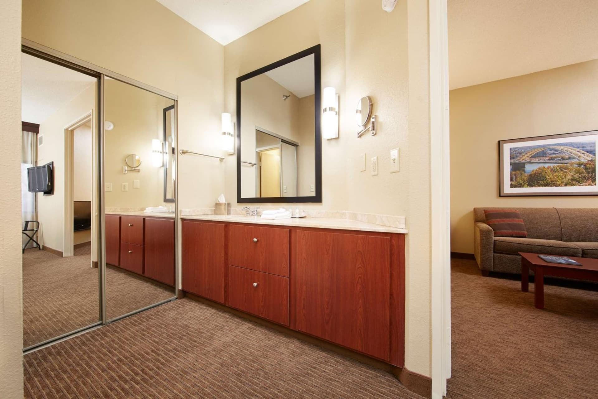 DoubleTree Suites by Hilton Cincinnati - Blue Ash