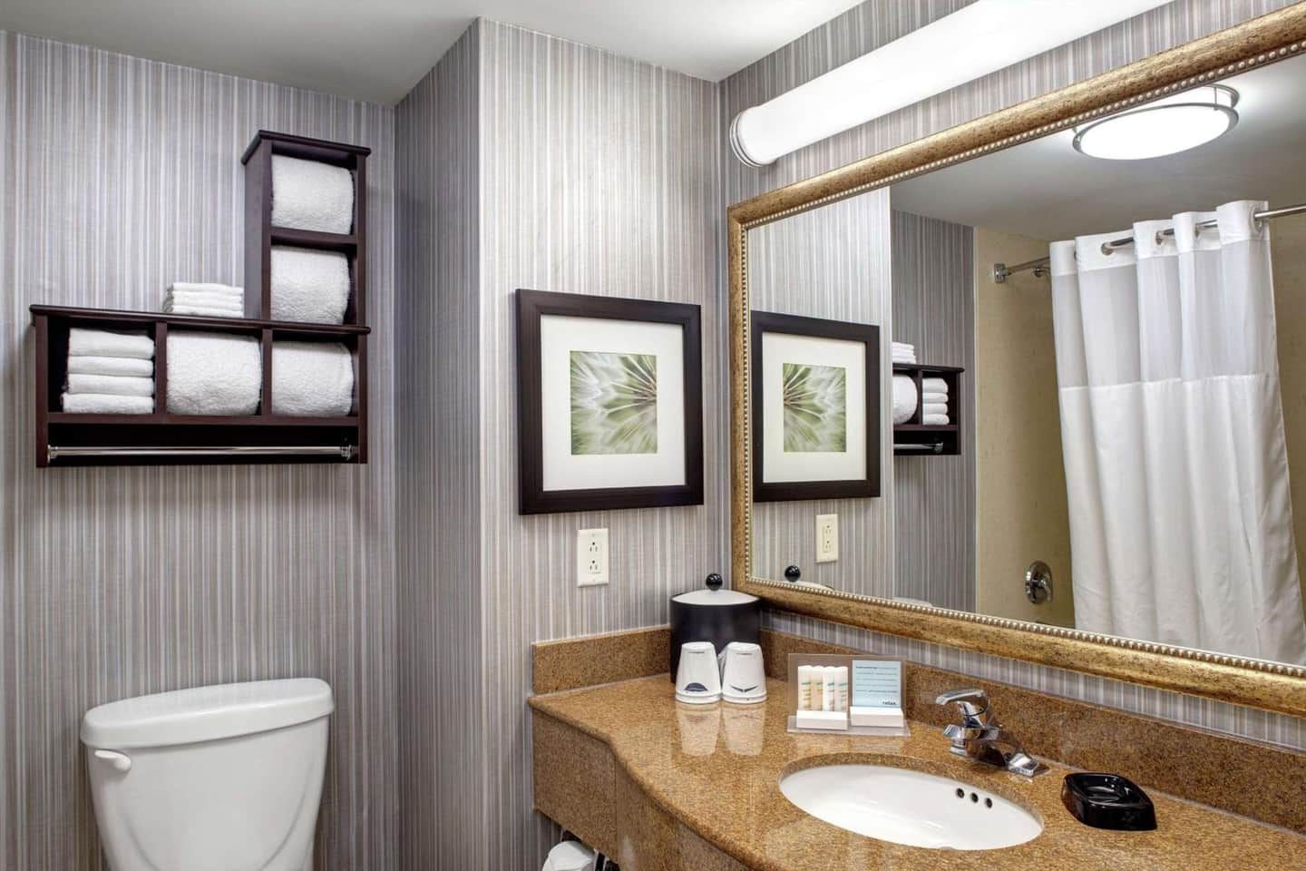 Hampton Inn & Suites by Hilton Toronto Airport