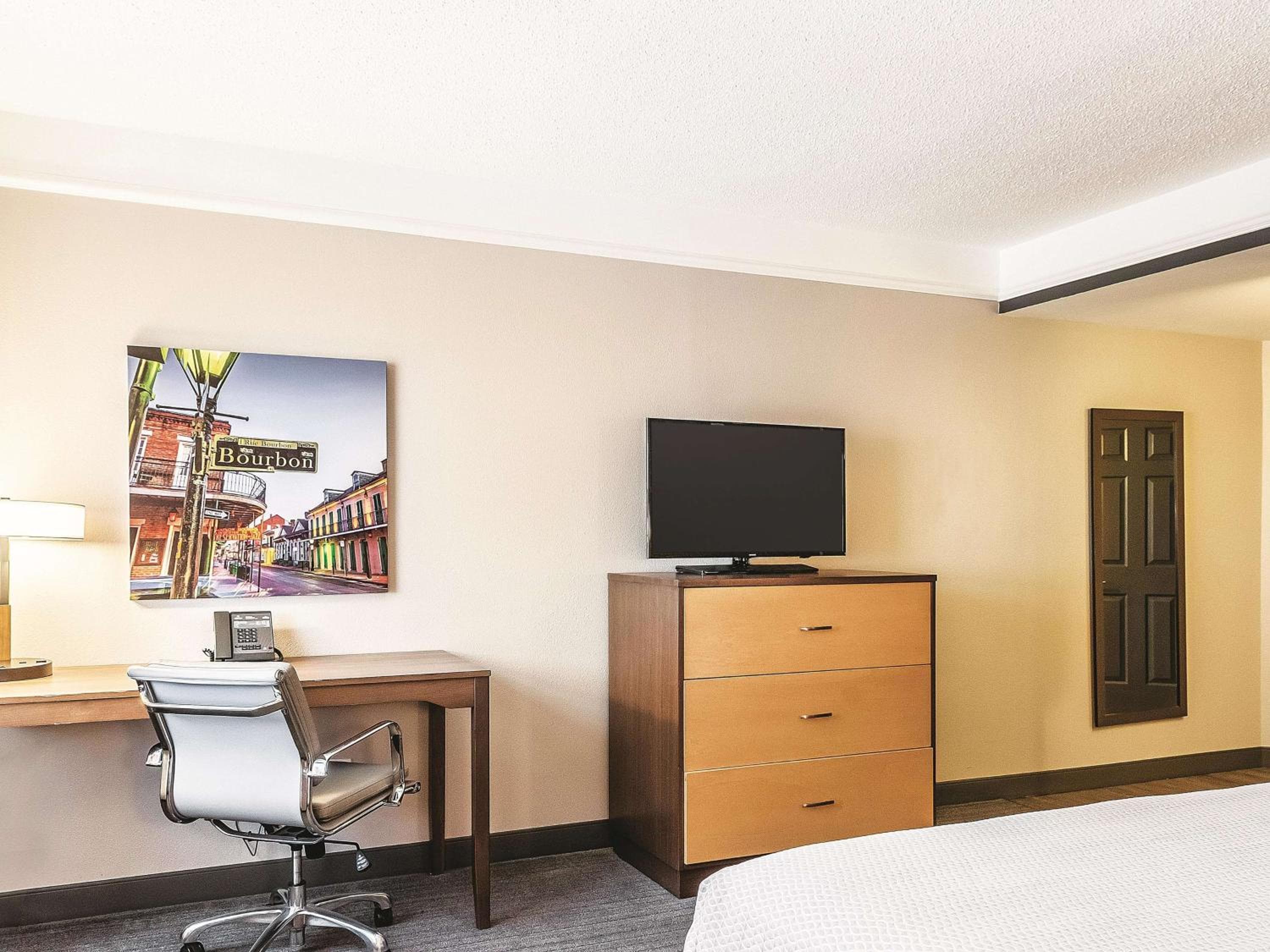 La Quinta Inn & Suites by Wyndham New Orleans Downtown